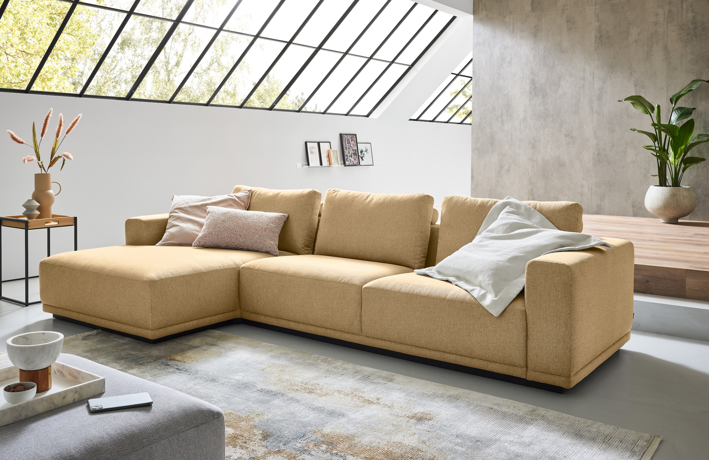 Image of Musterring Ecksofa "JustB PM200, Holzrahmen in schwarz, wahlw. Sitzvorzug, Breite 316cm" Anreihsofa rechts & Longchair links, mit Armlehnen, inkl. Rückenkissen