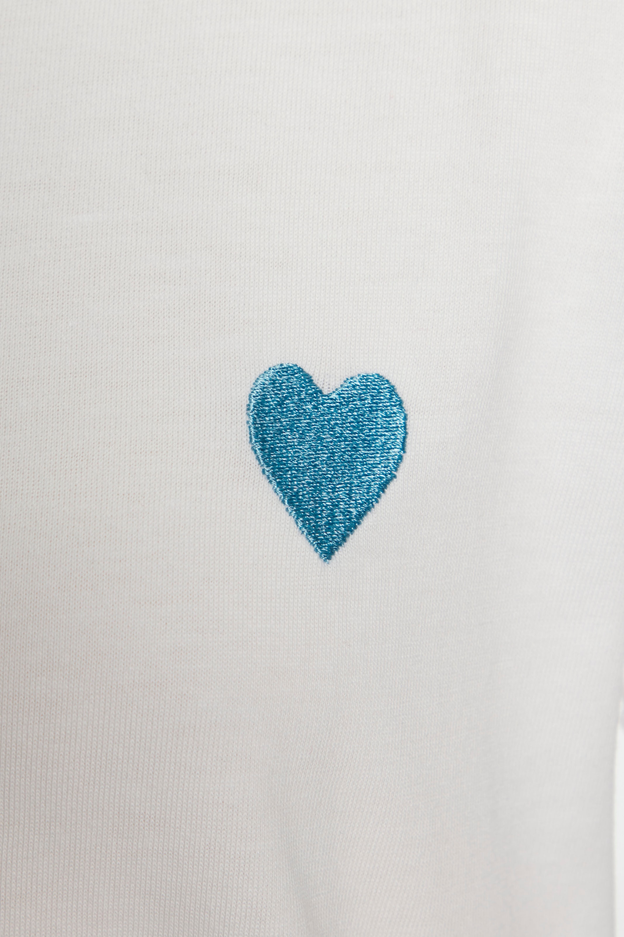 LASCANA T-Shirt, mit süsser Herz-Stickerei, Kurzarmshirt aus Baumwolle