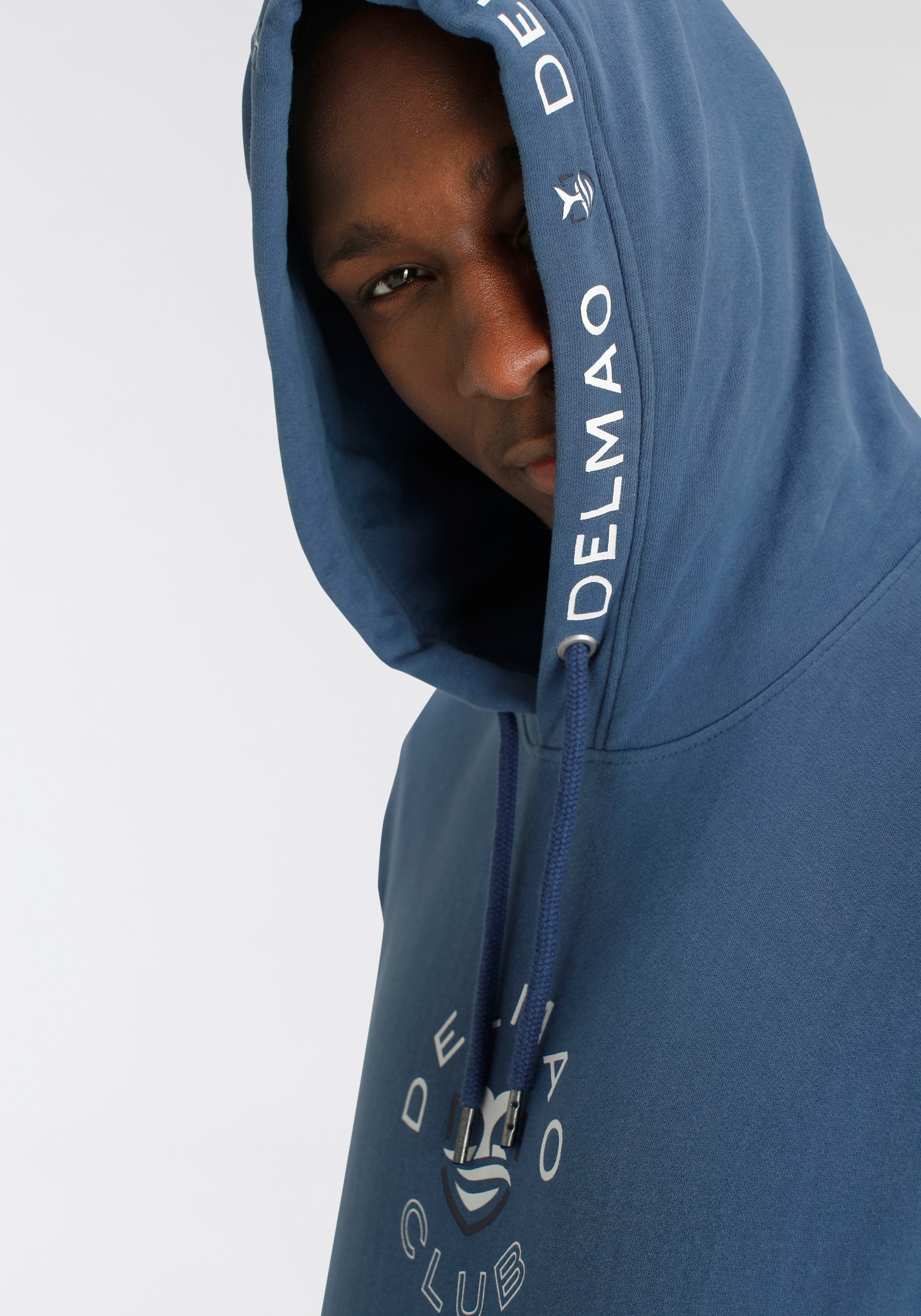 DELMAO Kapuzensweatshirt, Langarm, lockere Passform, mit Print und Stickerei, mit Kapuze