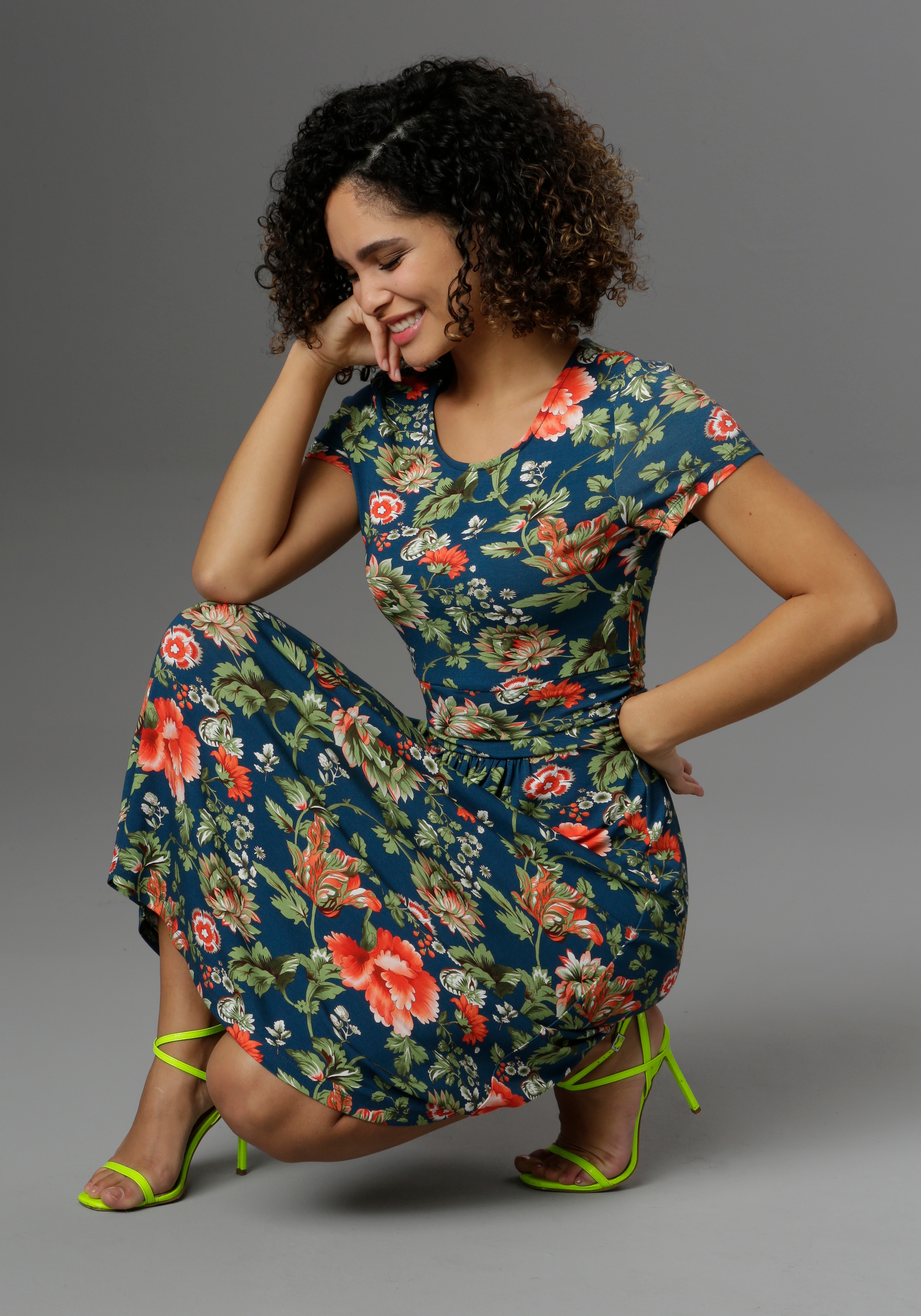 ♕ Aniston CASUAL farbenfrohem Sommerkleid, Blumendruck auf mit versandkostenfrei
