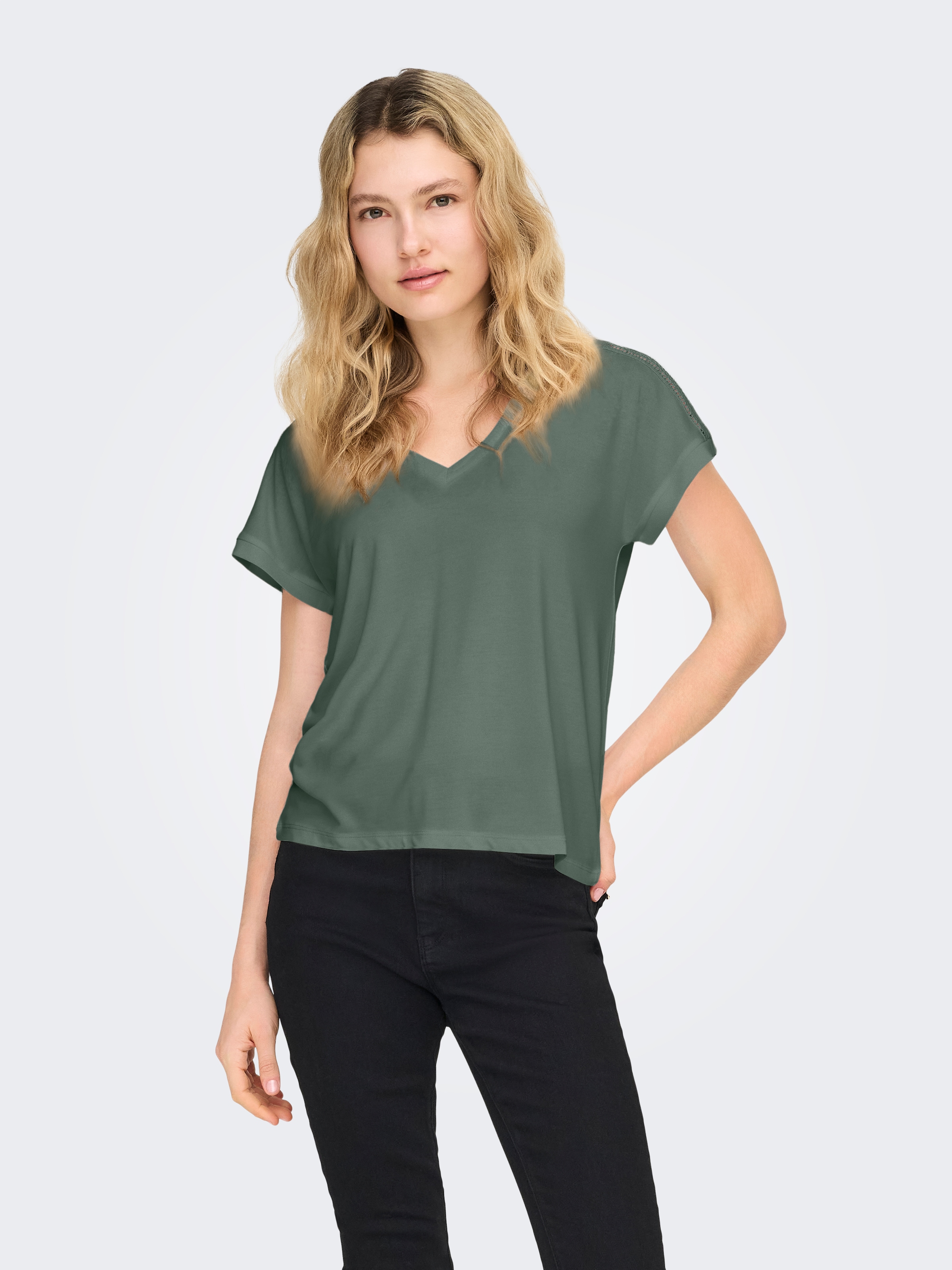 Image of ONLY V-Shirt "ONLFREE LIFE S/S V-NECK LACE TOP JRS" Materialmix, loose fit, V-Ausschnitt