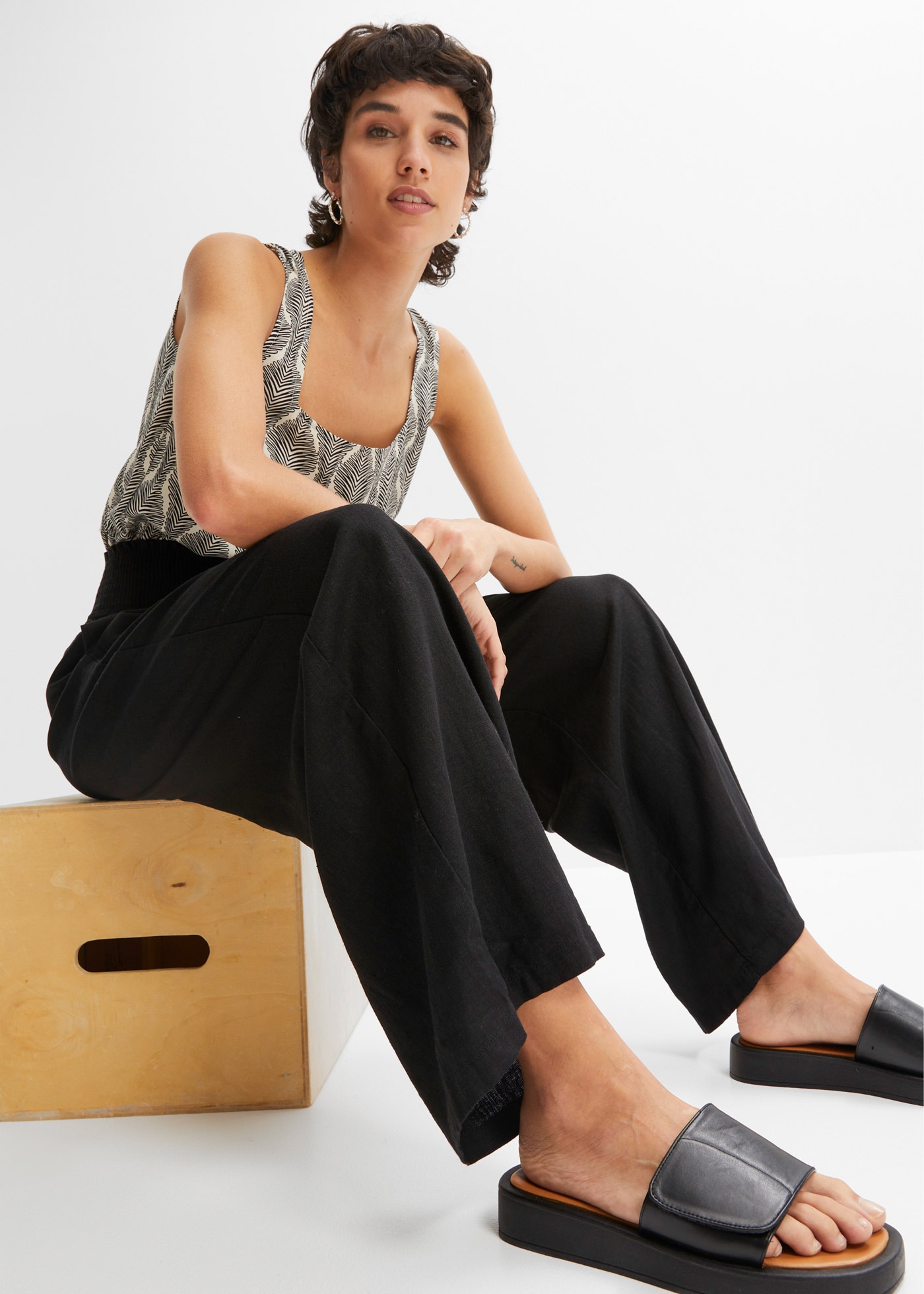 bonprix Marlene-Hose  Mix aus Leinen und Viskose, gesmokter Bund mit Knopfdetail, Loose Fit