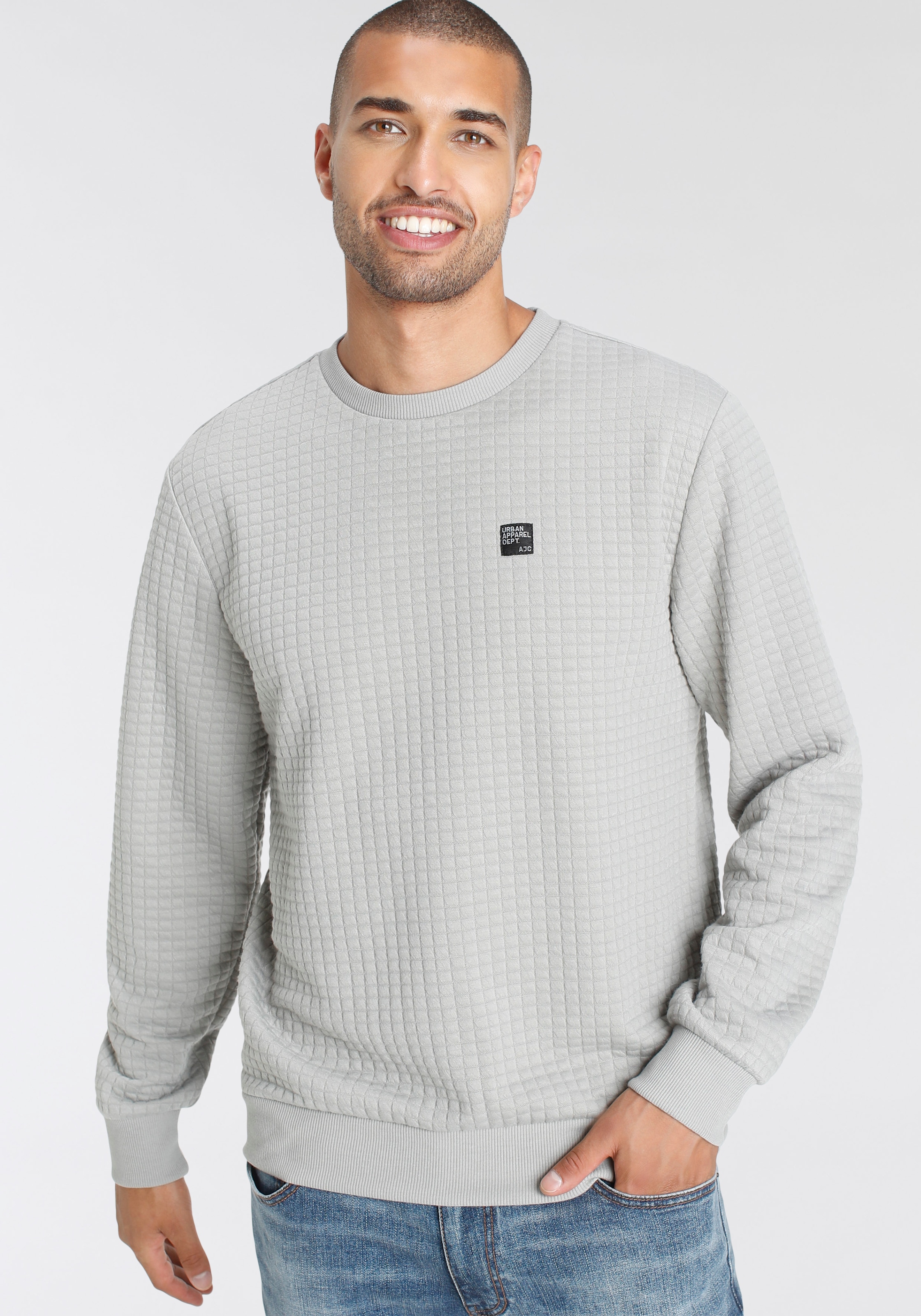 Sweatshirt, mit spezieller Materialstruktur und Logobadge