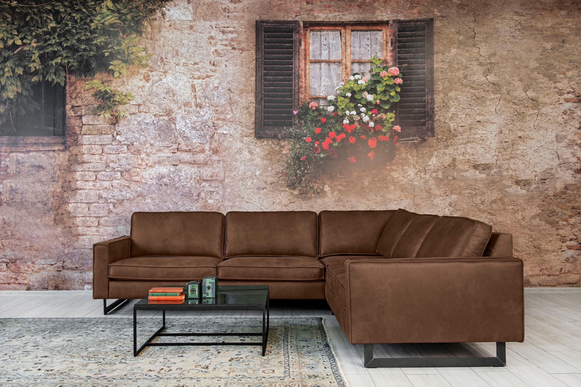 Places of Style Ecksofa »Pinto, XXL, 250/290 cm, langer Schenkel, Ottomane«, Cord, Chenille, Lederoptik, mit Keder, Metallfüsse, Wellenunterfederung