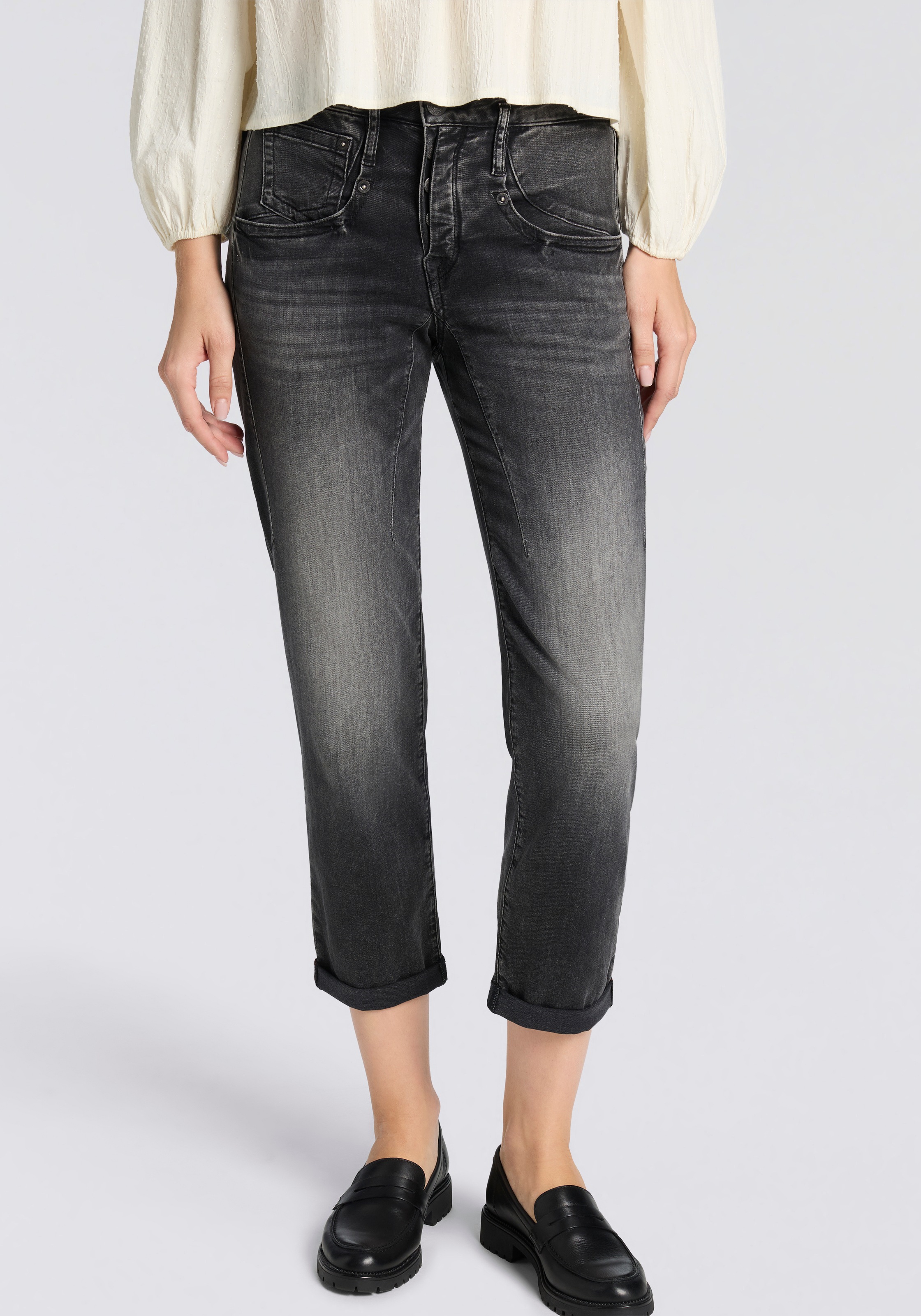 Image of Herrlicher Boyfriend-Jeans "Shyra Tap Denim Black Light" mit halb verdeckter Knopfleiste