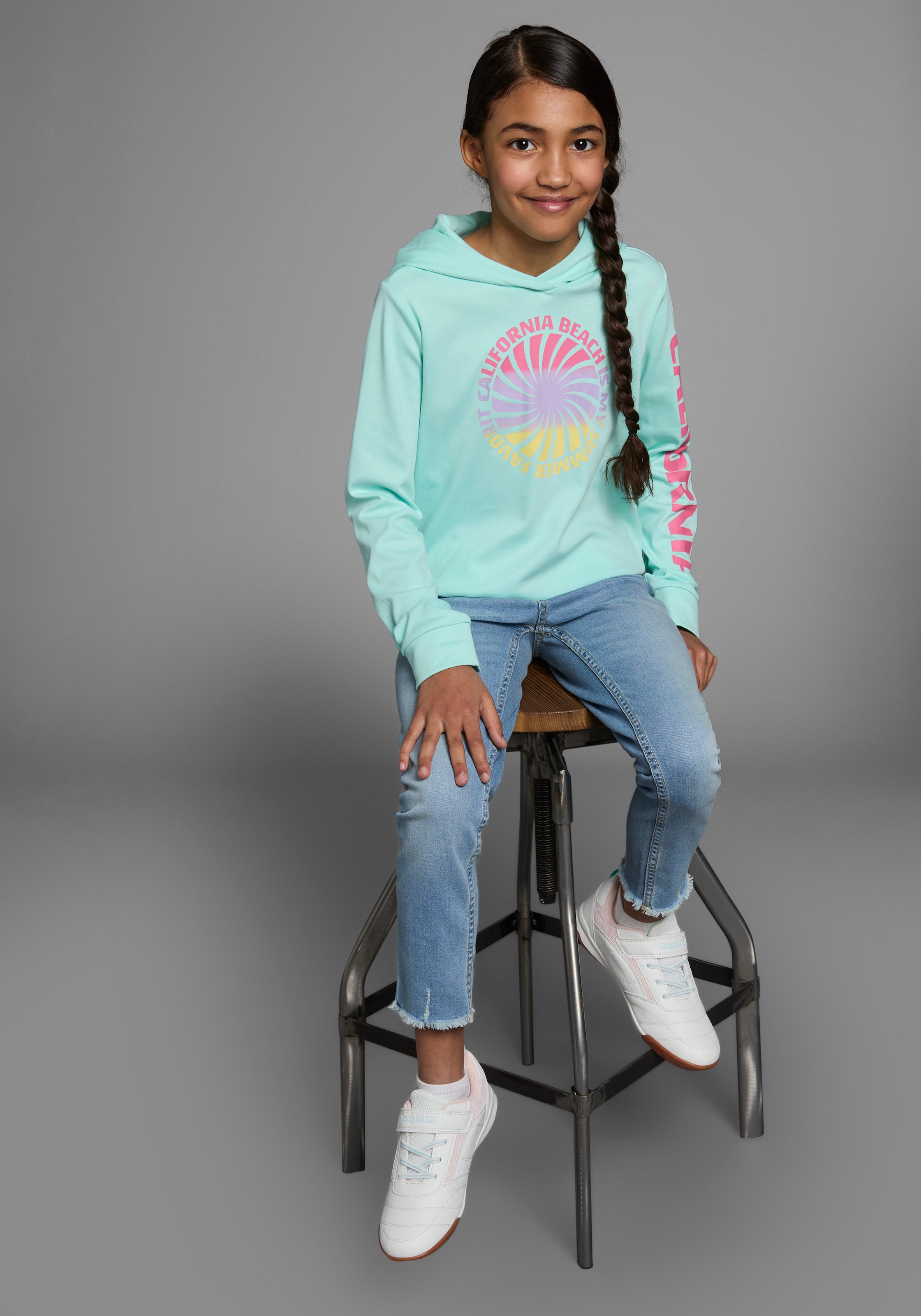 KIDSWORLD Kapuzenshirt », Langarmshirt mit Ärmelprint«, Langarm, gerade Passform, mit coolem Aufdruck