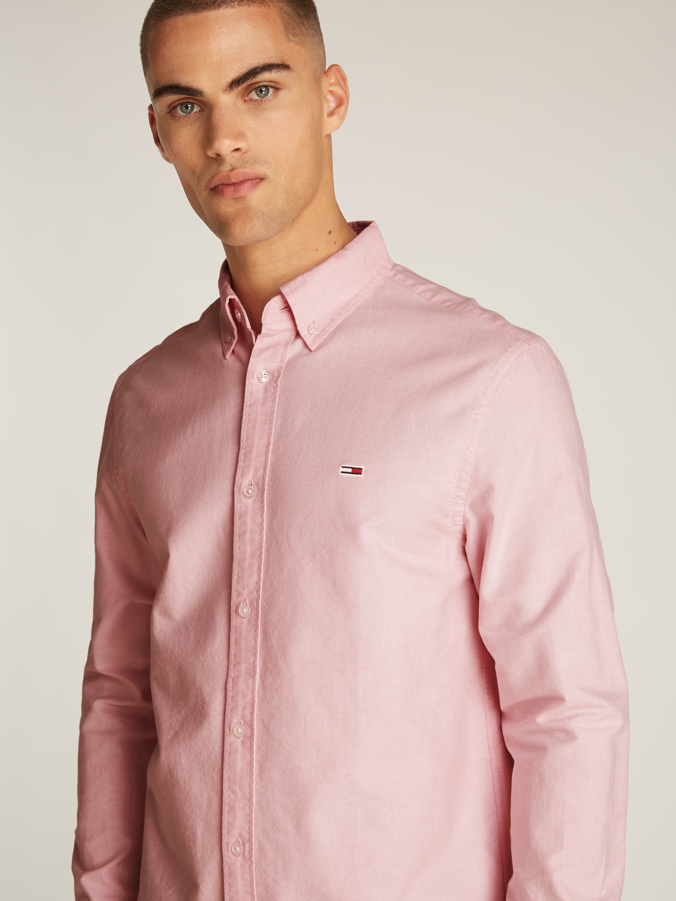 Tommy Jeans Langarmhemd »TJM REG OXFORD SHIRT EXT«, mit Logostickerei
