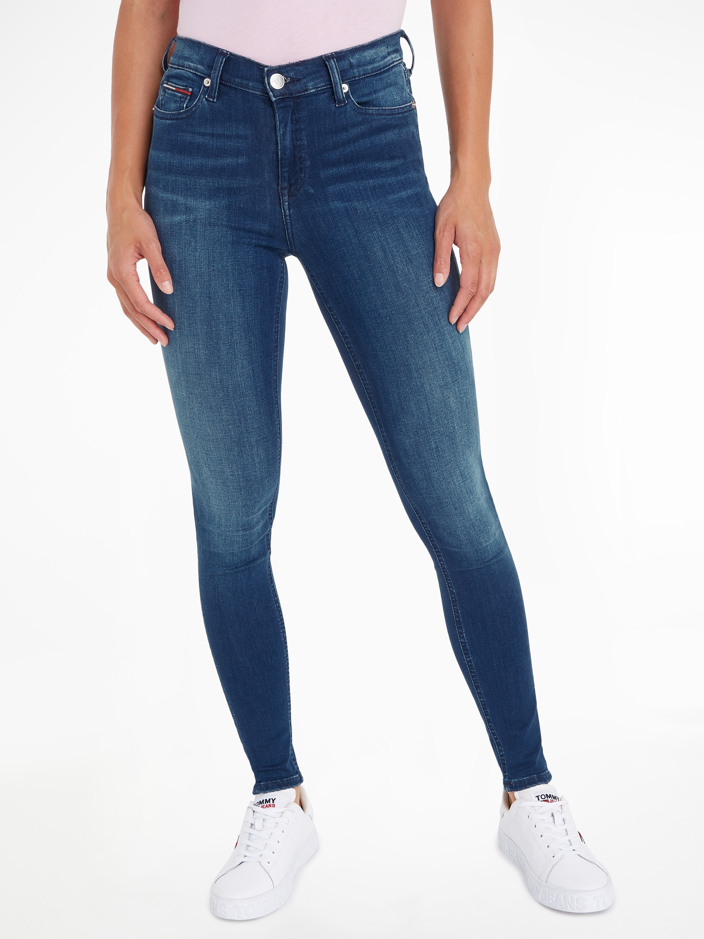 Tommy Jeans Skinny-fit-Jeans »Nora Mid Rise Skinny Fit«, mit Tommy Jeans Logo-Badge & Stickereien