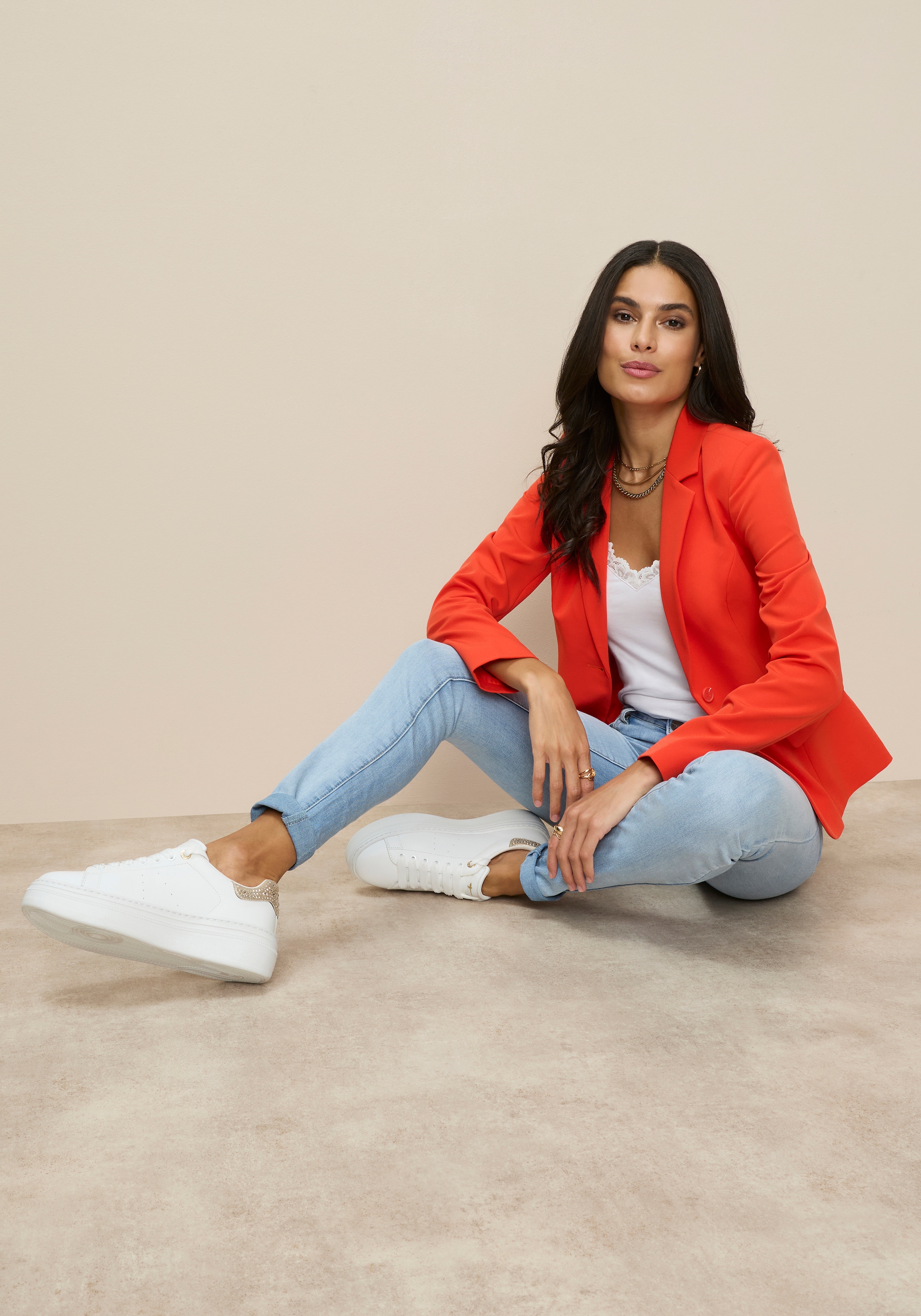 Tamaris Kurzblazer »mit figurbetonter Passform« in Trendfarben - mit passender Hose