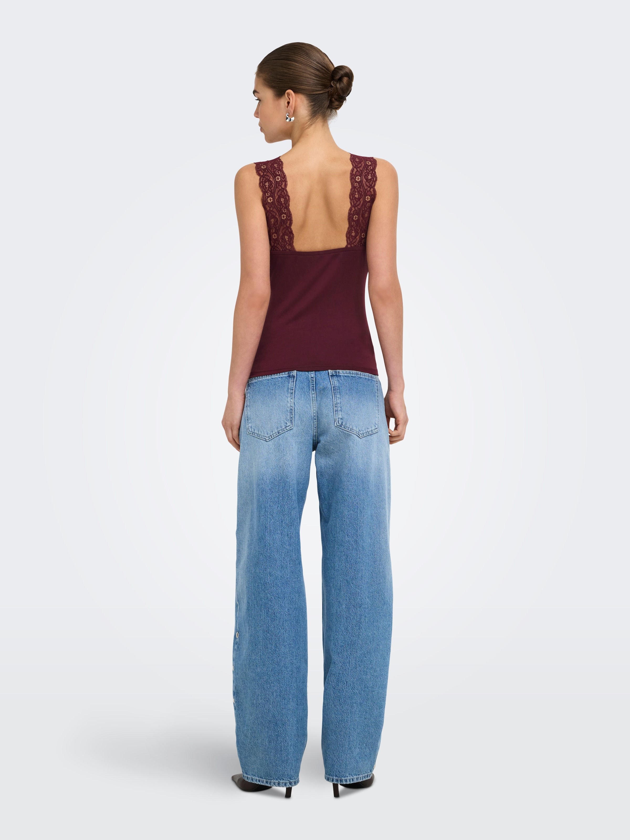 ONLY Spitzentop »ONLLUNI TANK TOP WITH LACE DETAIL CS JRS« Viskosemischung, regular fit