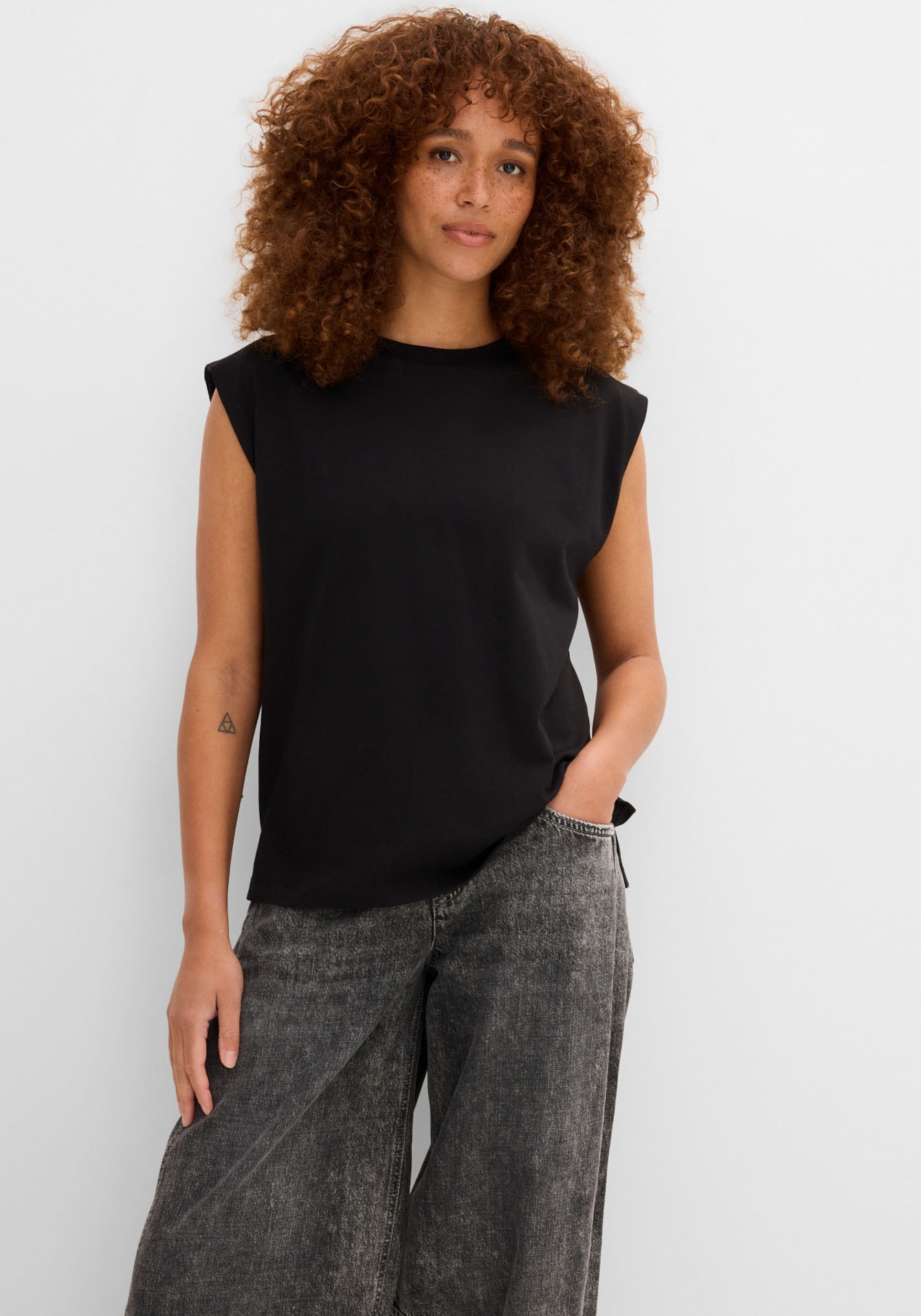Image of bonprix Oversize-Shirt lässiger Oversize-Schnitt, verstärkte Schulter, ärmellos
