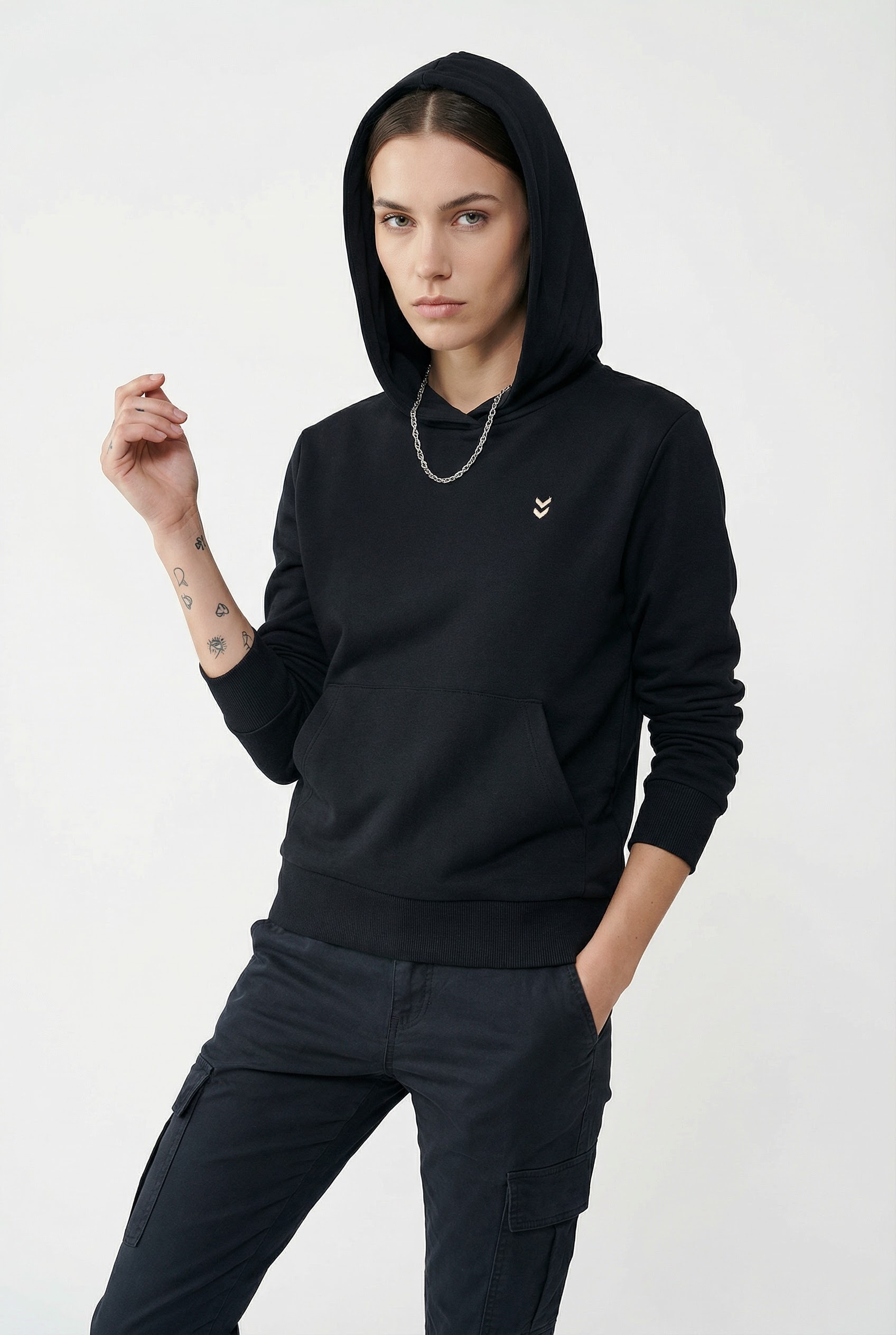 Image of hummel Kapuzensweatshirt "HMLPULSE W SWEAT HOODIE", normale Passform, mit Kapuze, mit gesticktem Chevron-Logo