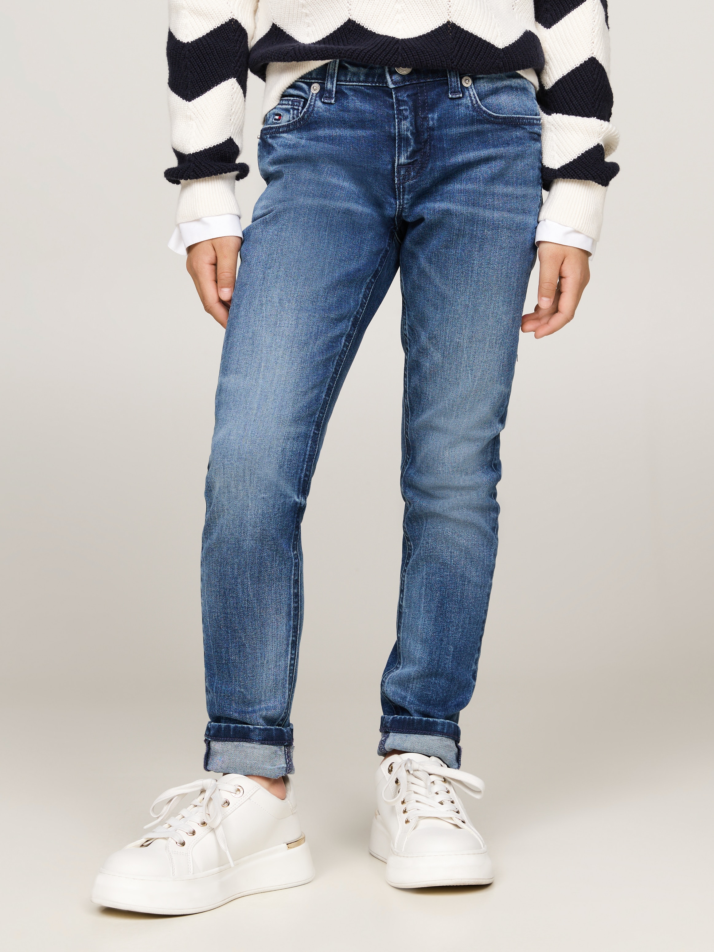 Tommy Hilfiger Skinny-fit-Jeans »NORA DARK WASH«, in blauer Waschung, mit Logostickereien