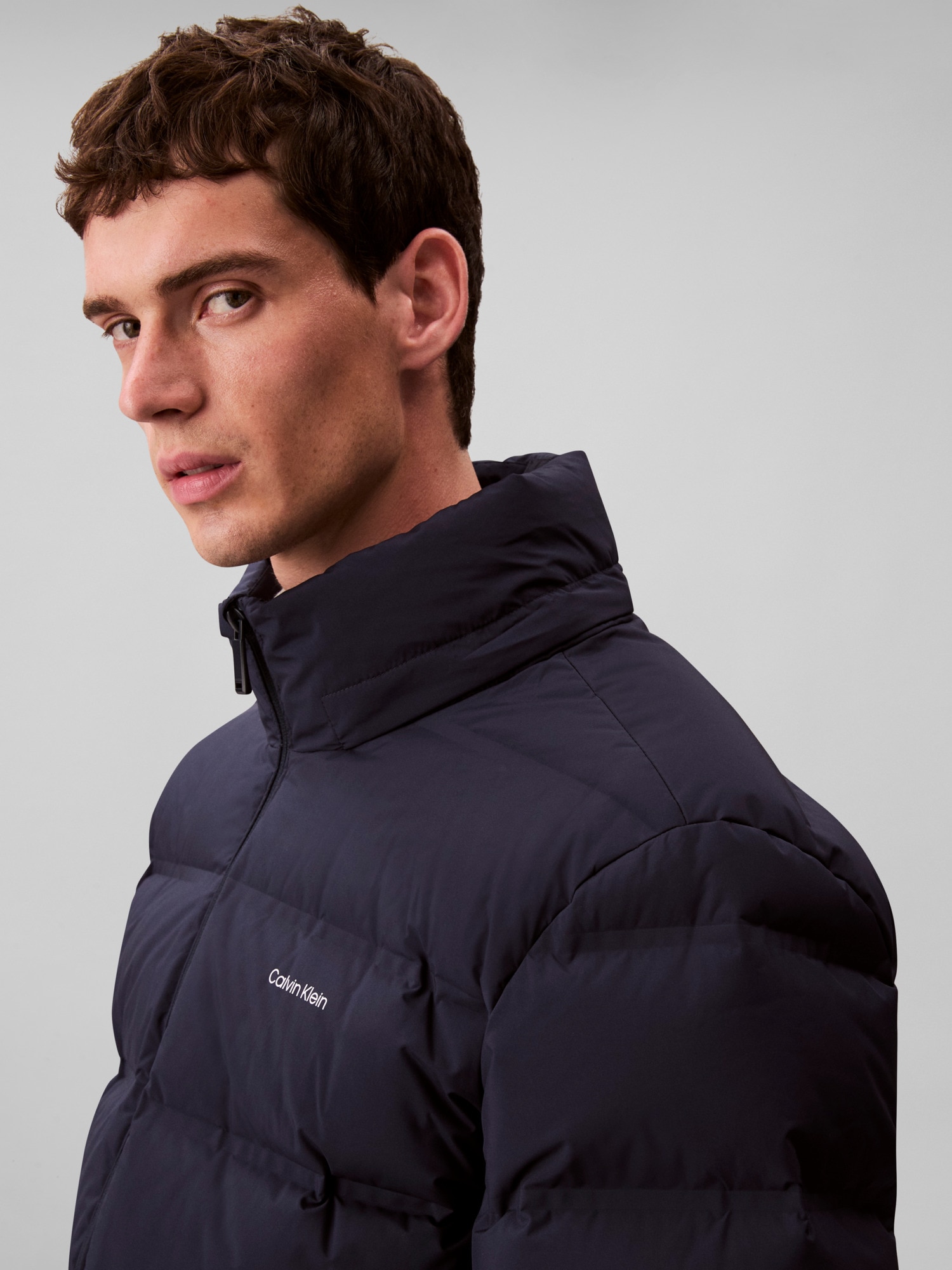 Calvin Klein Veste matelassée »LS QUILTED BONDED CHANNEL HD PUF« ohne Kapuze Mit Rundhalsausschnitt, regular fit