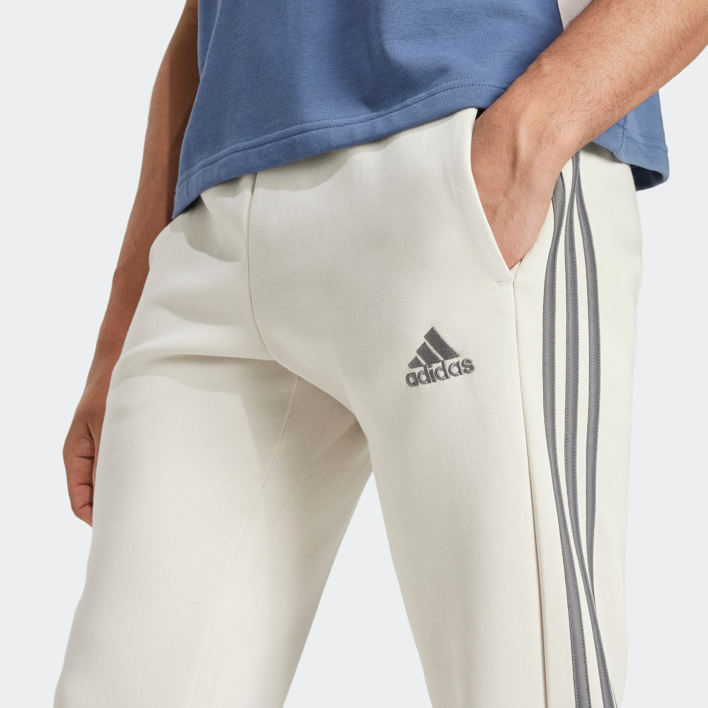 adidas Sportswear Sporthose »ESSENTIALS 3STREIFEN TAPERED CUFF HOSE«, (1 tlg.), Jogginghose aus Baumwollmix