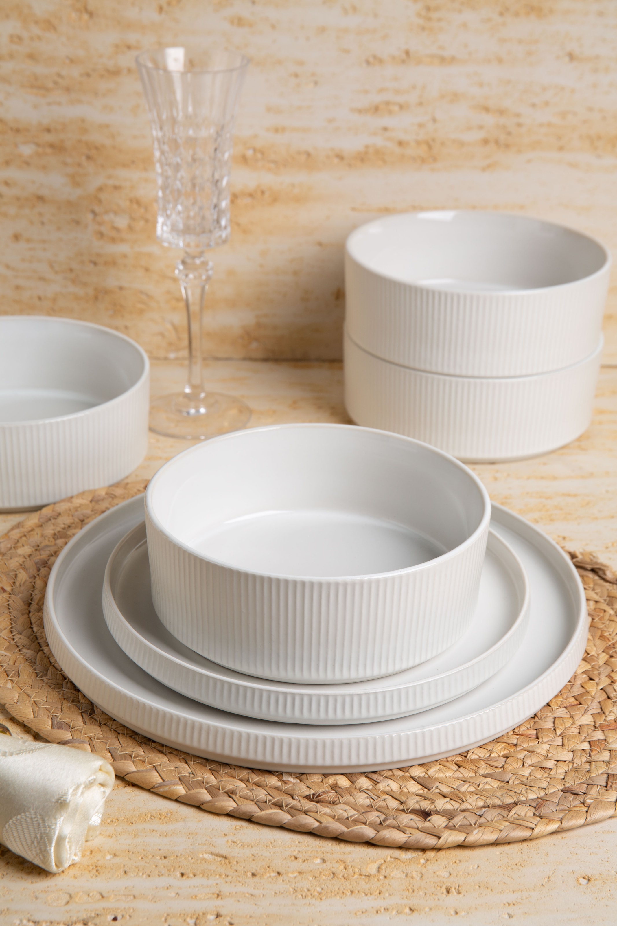 GOODproduct Geschirr-Set »Ylvii, aussen matt, innen reaktiv glasiert« spülmaschinenfest und mikrowellengeeignet