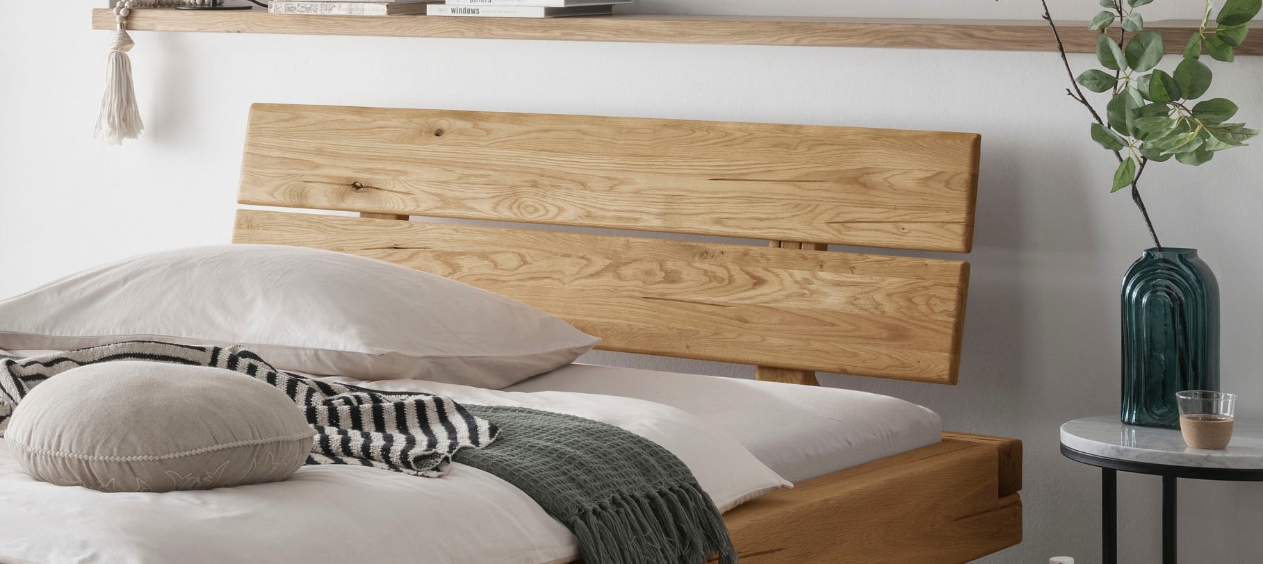 Home affaire Massivholzbett »Ultima Balkenbett Doppelbett, Füsse aus Metall in Y-Form«, (hohe Belastbarkeit: 200kg je Seite), FSC®-zertifizierte Wildeiche oder Fichte, viele Breiten zur Auswahl