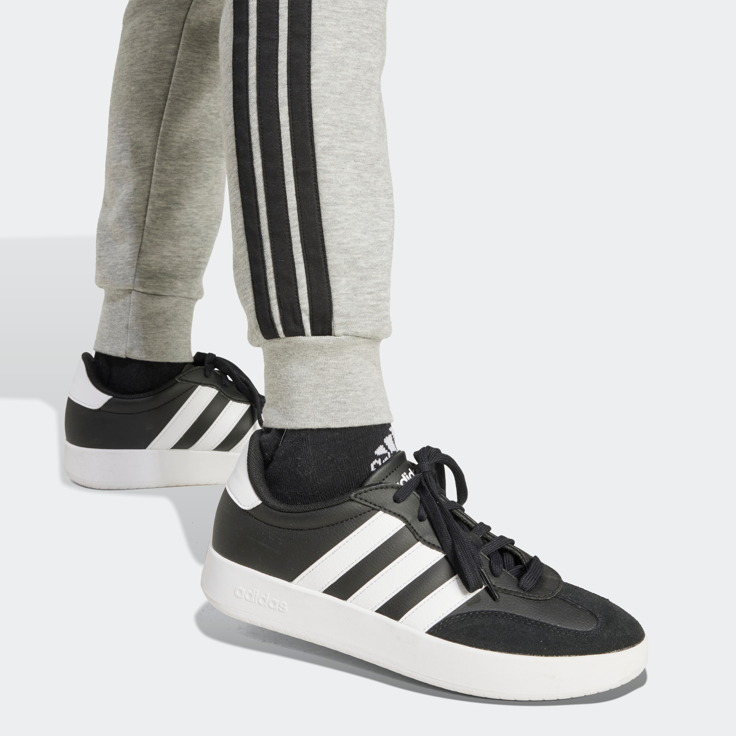 adidas Sportswear Sporthose »ESSENTIALS 3-STREIFEN FLEECE-, SCHMAL GESCHNITTEN«  schmal geschnitten, für vielseitige Aktivitäten, aus Baumwollmix