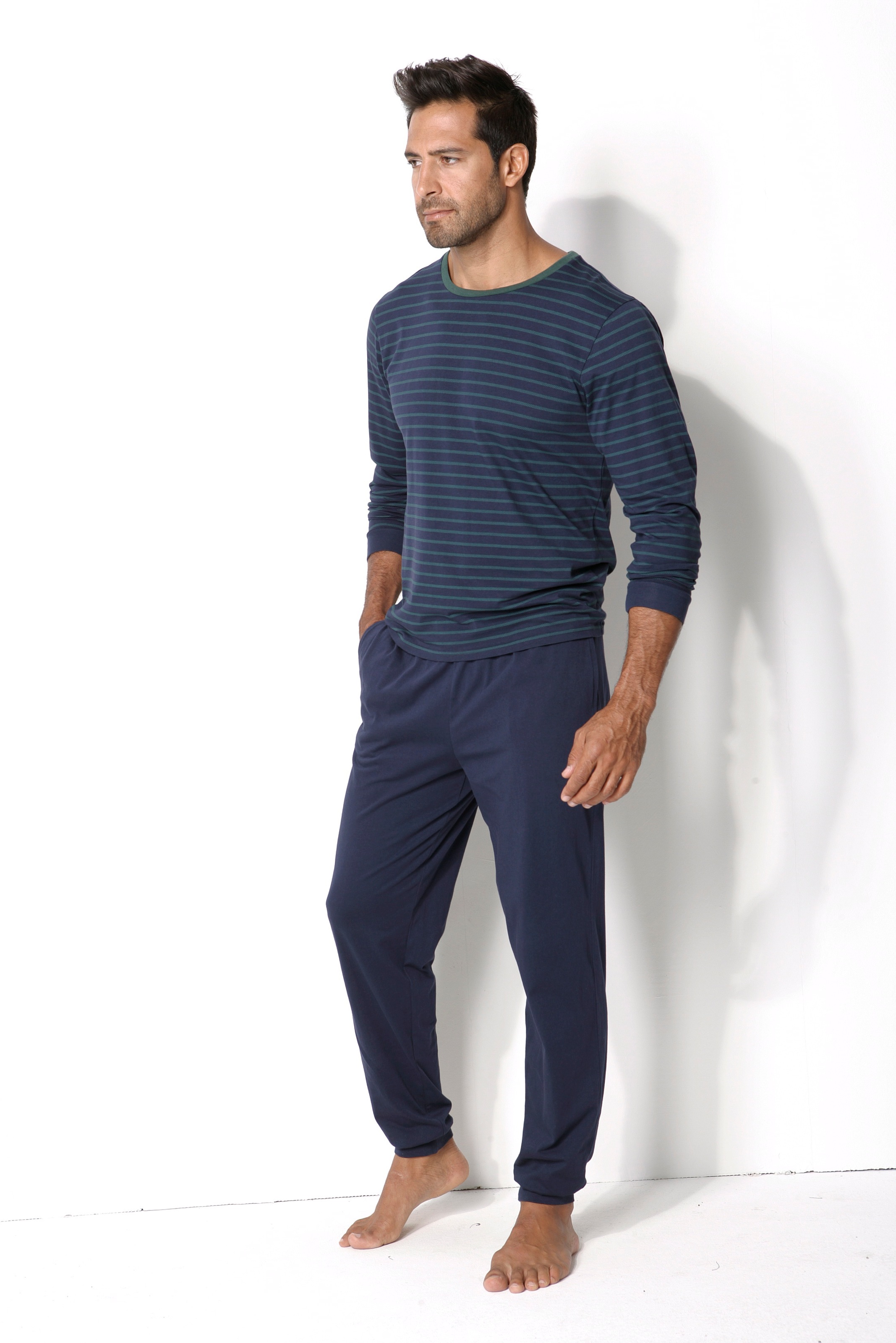le jogger Pyjama Packung, 4 tlg. Schlafanazug lang im Streifendesign