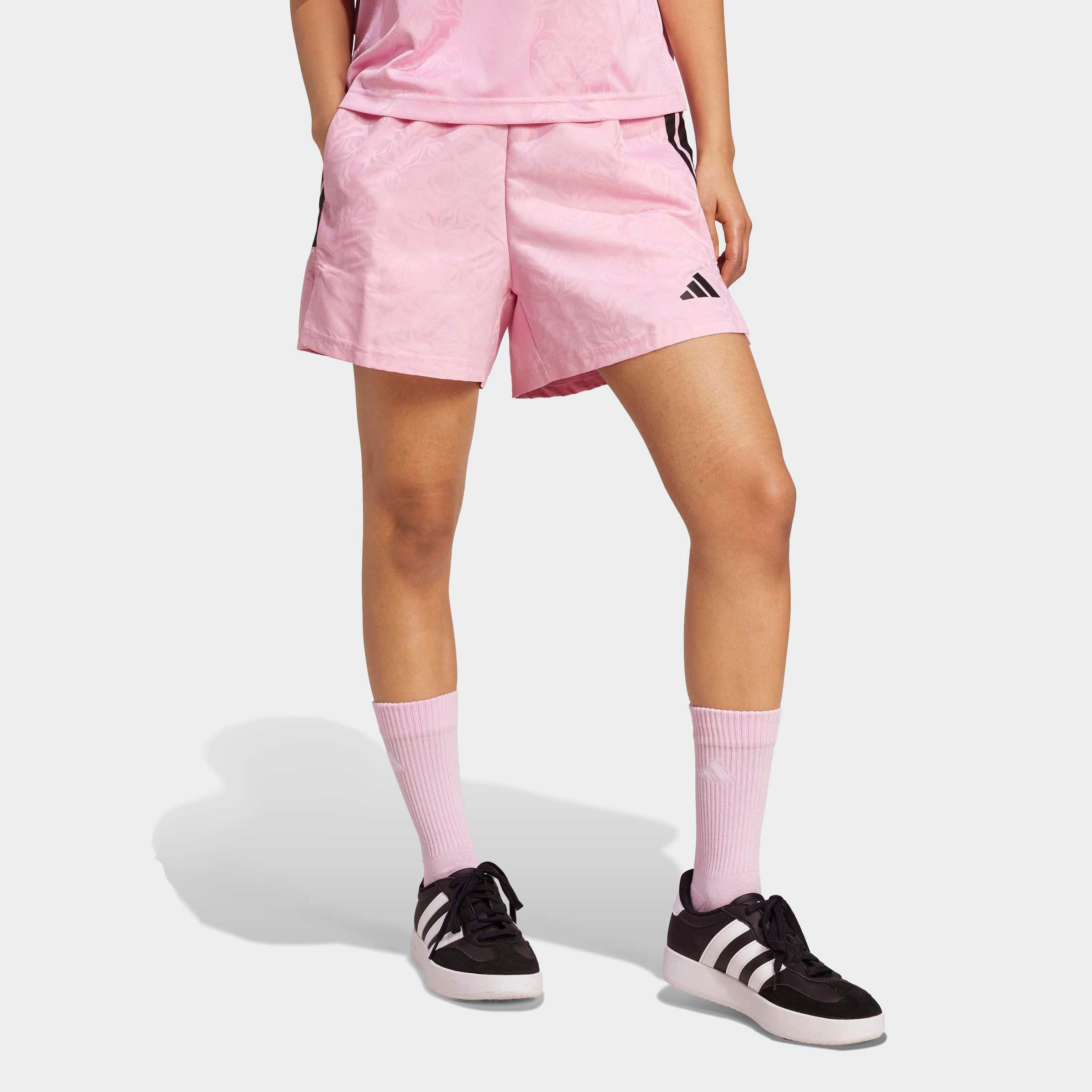 Image of adidas Sportswear Shorts "TIRO X COMMON GOAL GEWEBTE" lockere Passform, mit Kordelverschluss, aus weichem Material