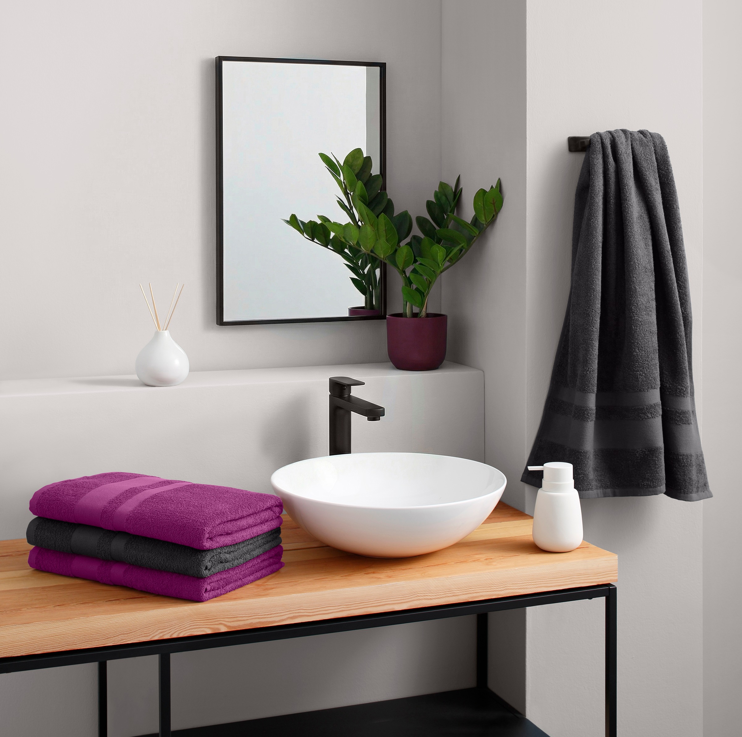 OTTO home Duschtücher "Vanessa, 4 Duschtücher, 70x140cm, in Standard- und Premium-Qualität" Handtücher mit Bordüre, 100% Baumwolle, einfarbig, weich