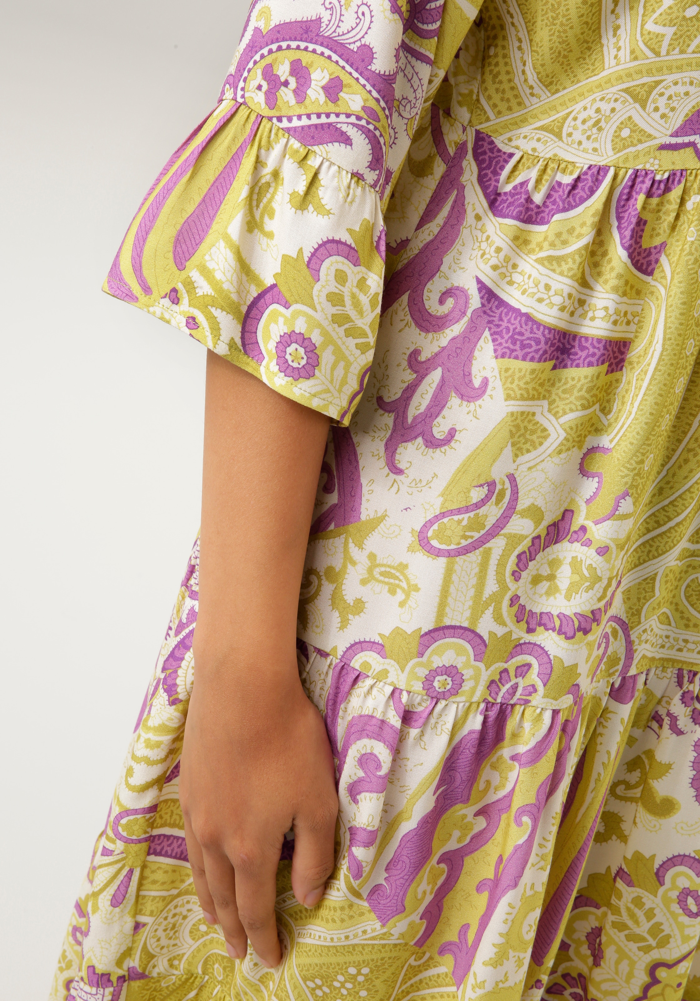 Aniston CASUAL Blusenkleid, mit grossflächigem Paisley-Druck