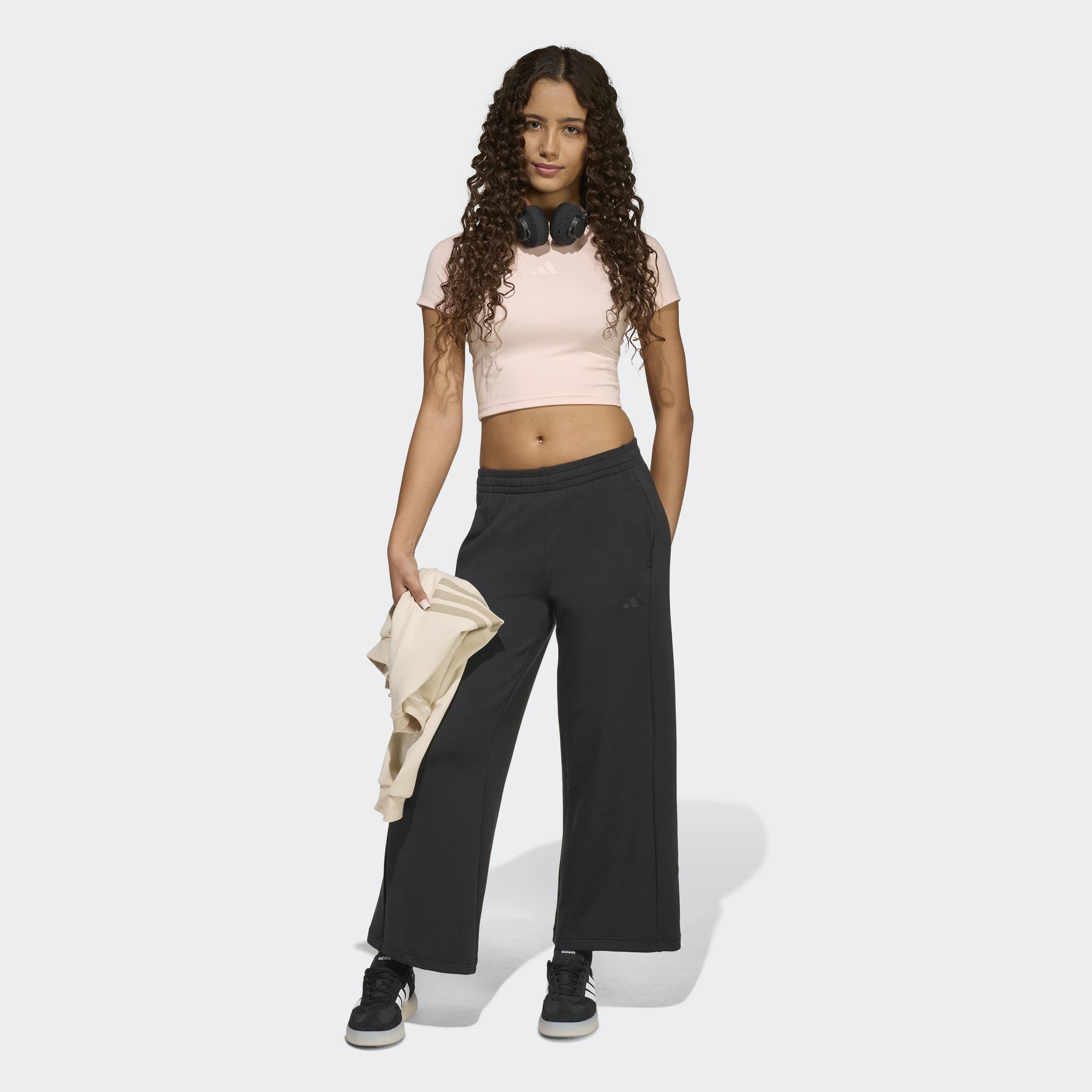 adidas Sportswear Sporthose »FUTURE ICONS 3-STREIFEN MIT WEITEM BEIN«