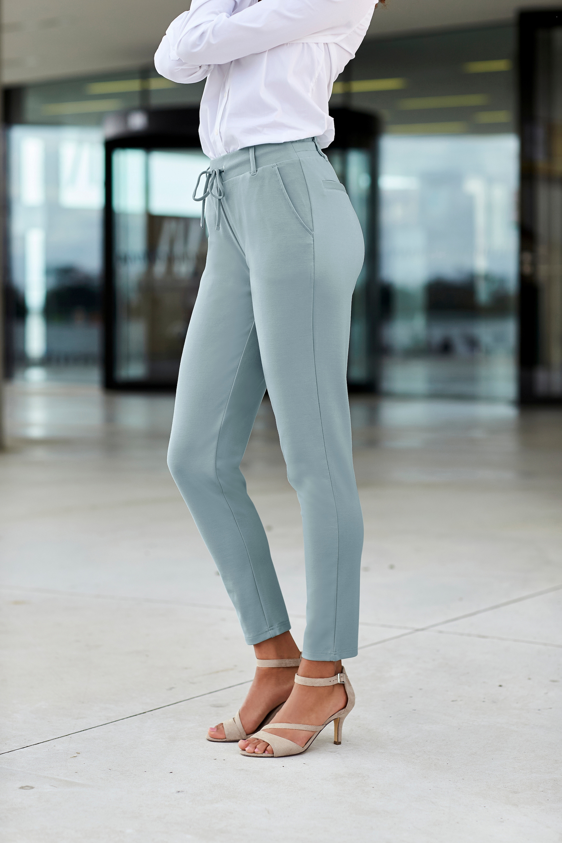 LASCANA Jogger Pants, mit elastischem Bund und Gürtelschlaufen, Loungewear