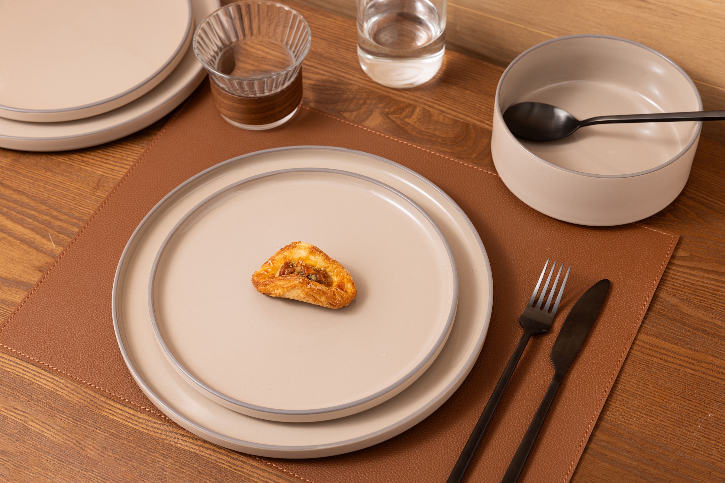 GOODproduct Set de vaisselle »Ylvii, aussen matt, innen glänzend« spülmaschinenfest und mikrowellengeeignet