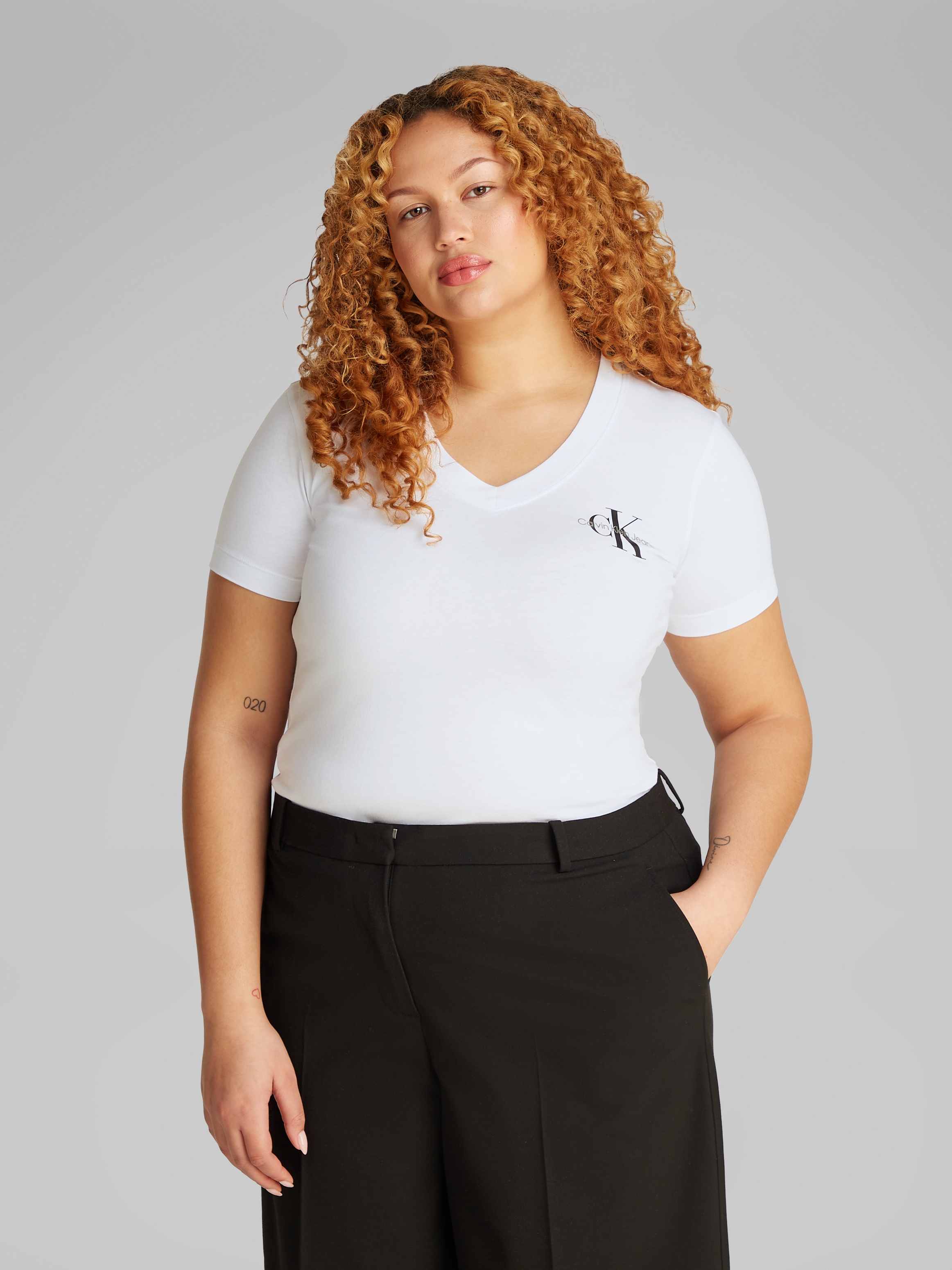 Image of Calvin Klein Jeans Plus T-Shirt "PLUS 2-PACK MONOLOGO V-NECK TEE" Packung, 2 Stk. in grossen Grössen