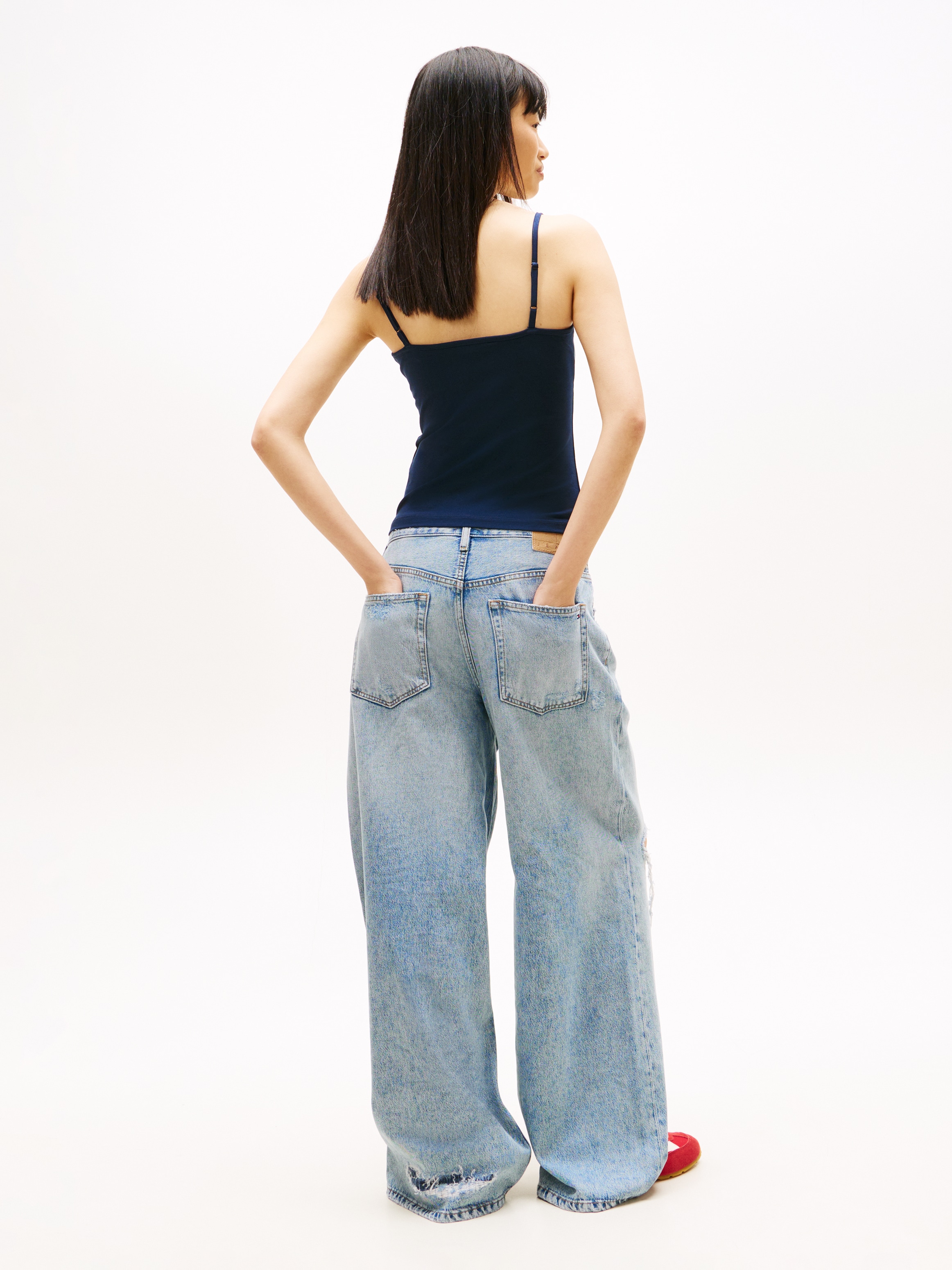 Tommy Jeans Top à bretelles spaghetti »TJW ESSENTIAL STRAP TOP EXT« avec broderie logo, coupe slim