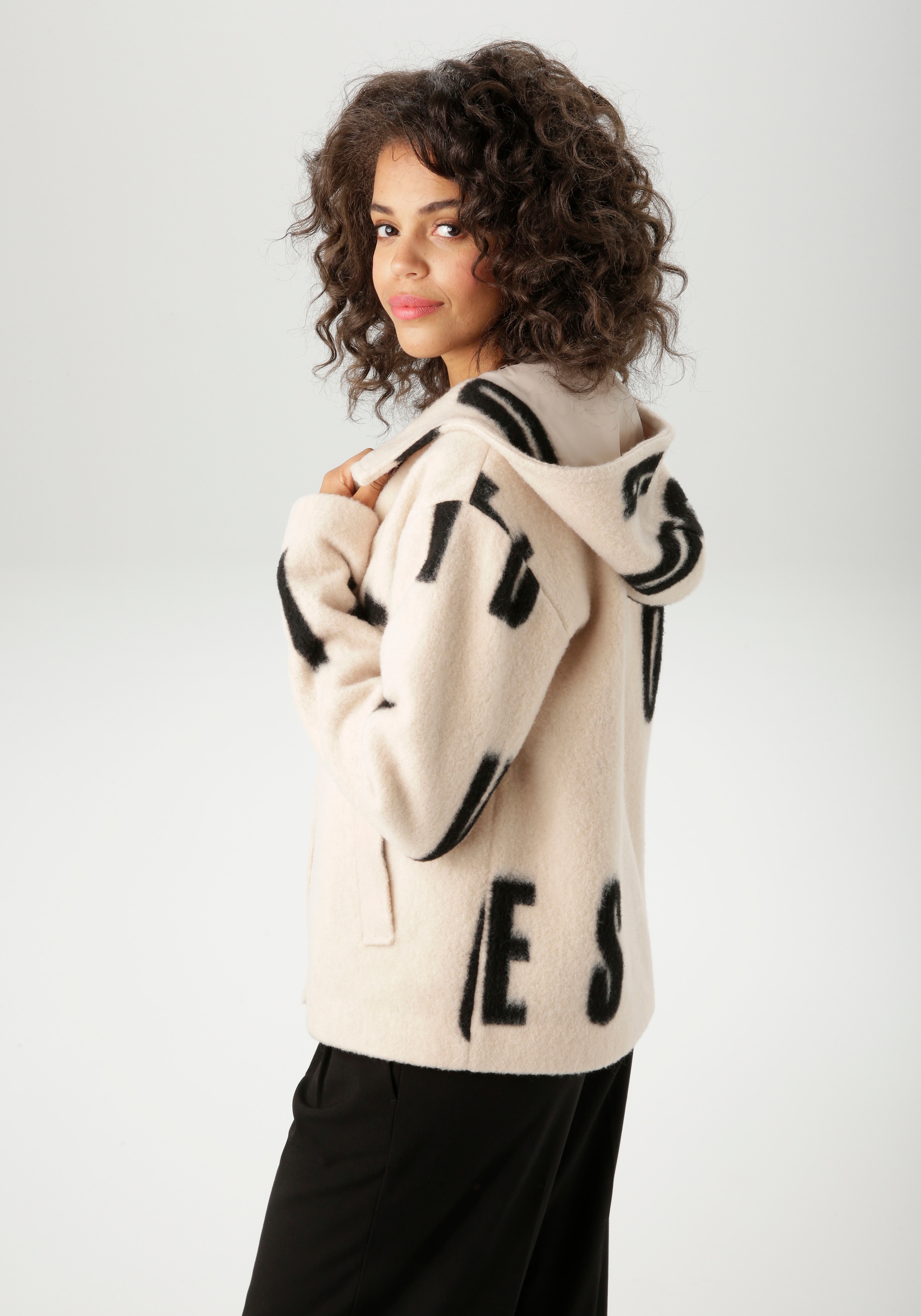 Aniston CASUAL Fleecejacke, mit grossflächigem "GOOD VIBES"-Schriftzug - NEUE KOLLEKTION