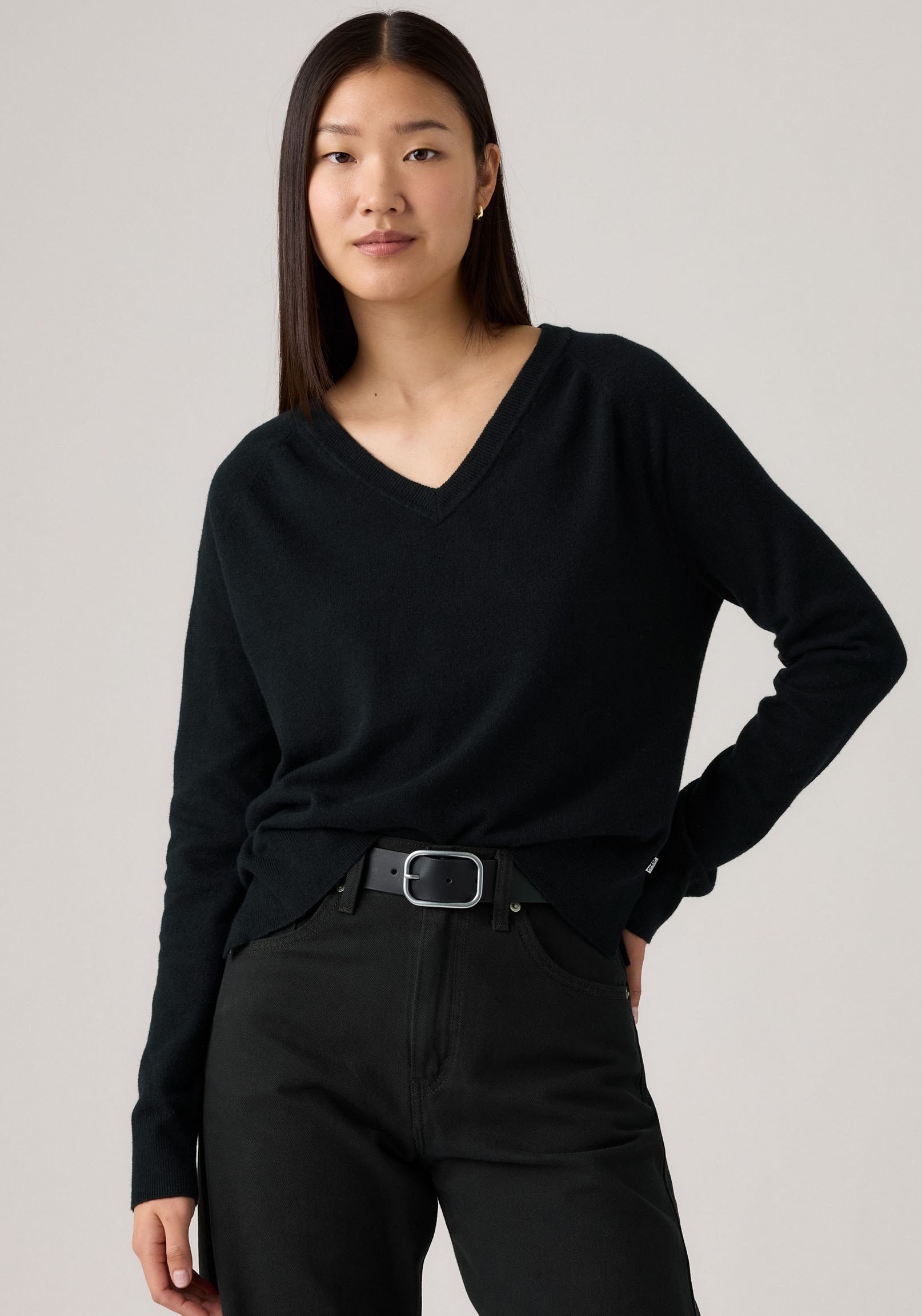 Levi's® V-Ausschnitt-Pullover »TARA SUPER SOFT V«, im Bund beidseitig mit kurzem Schlitz