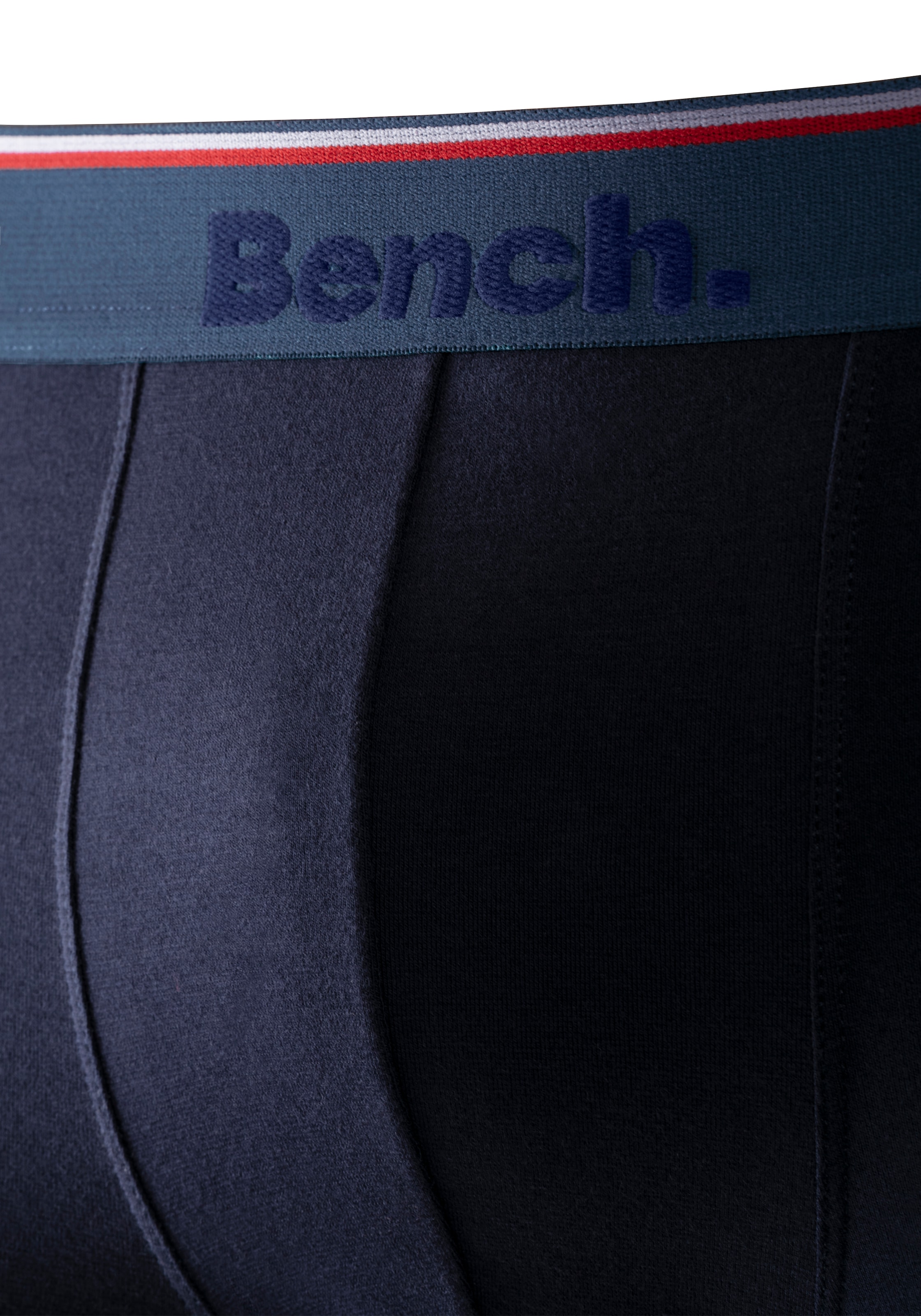 Bench. Langer Boxer, (Packung, 4 St.), mit schmalen Streifen im Logo-Webbund