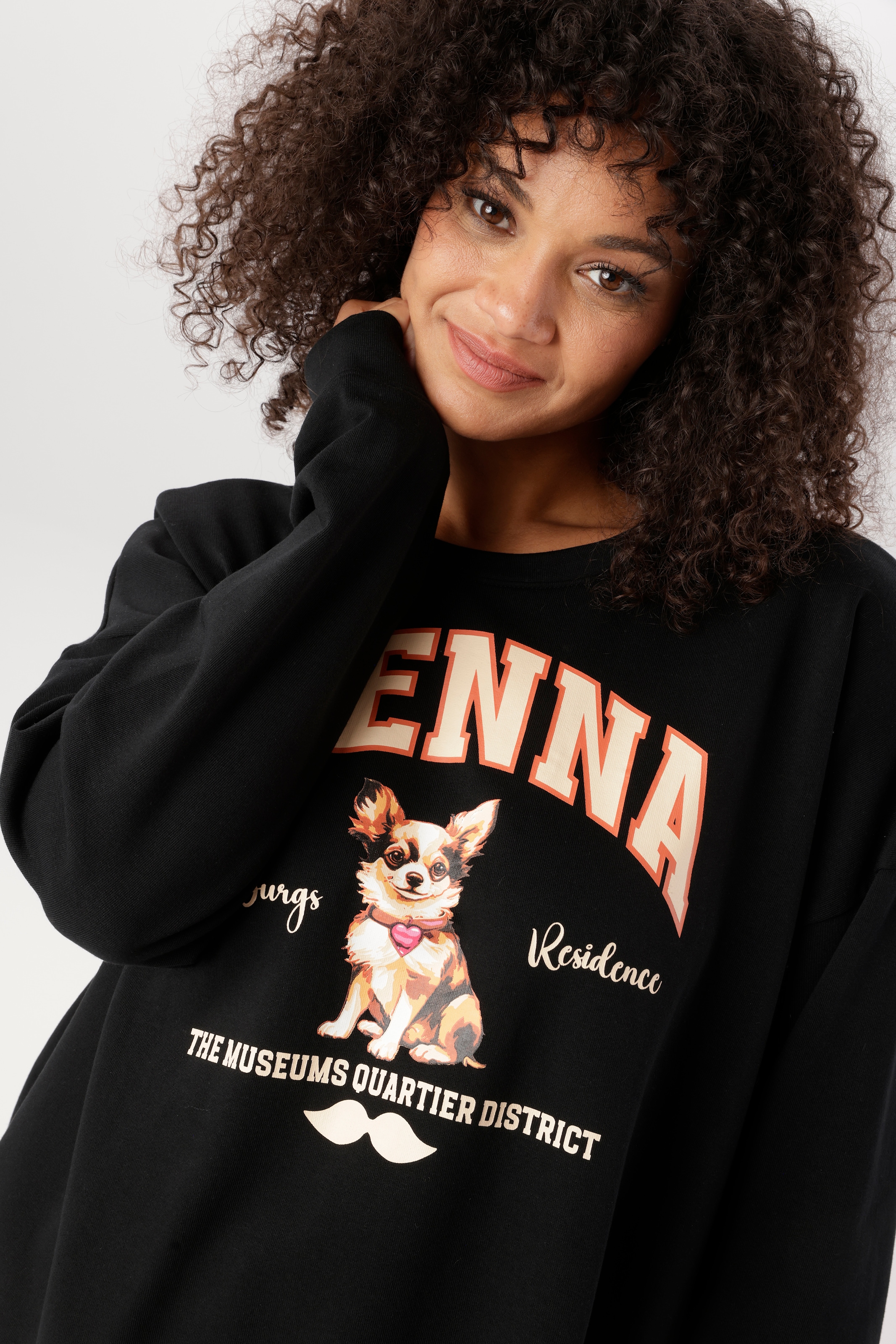 Aniston PLUS Sweat-shirt , avec application mignonne - NOUVELLE COLLECTION
