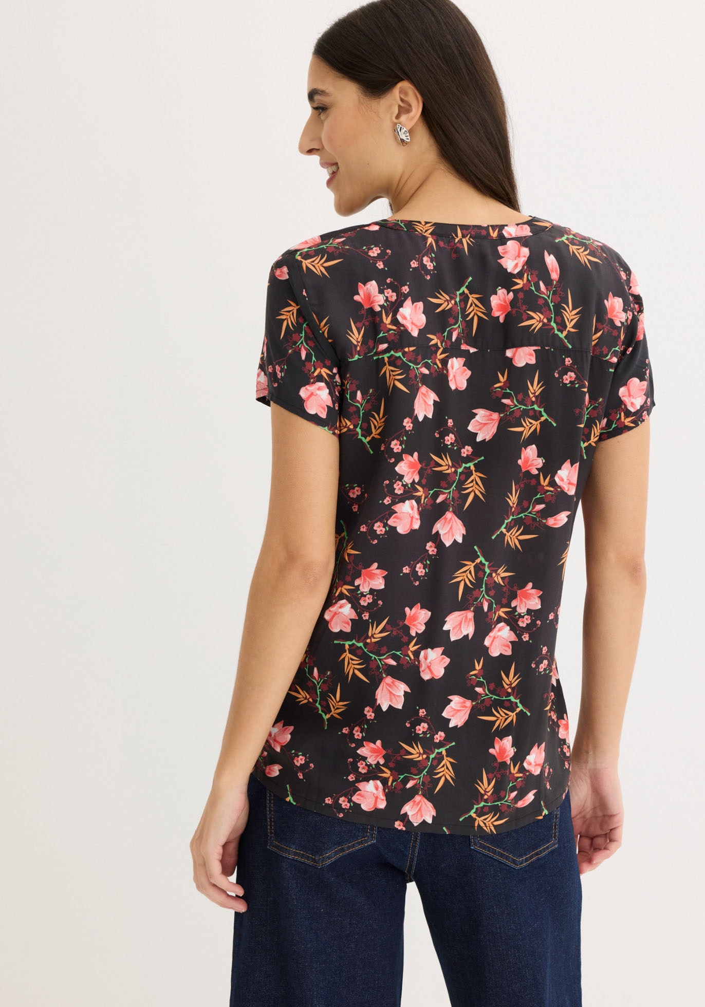 bonprix Blouse à manches courtes Regular Fit, für Businessmode, aus Viskose, feminin gestaltet