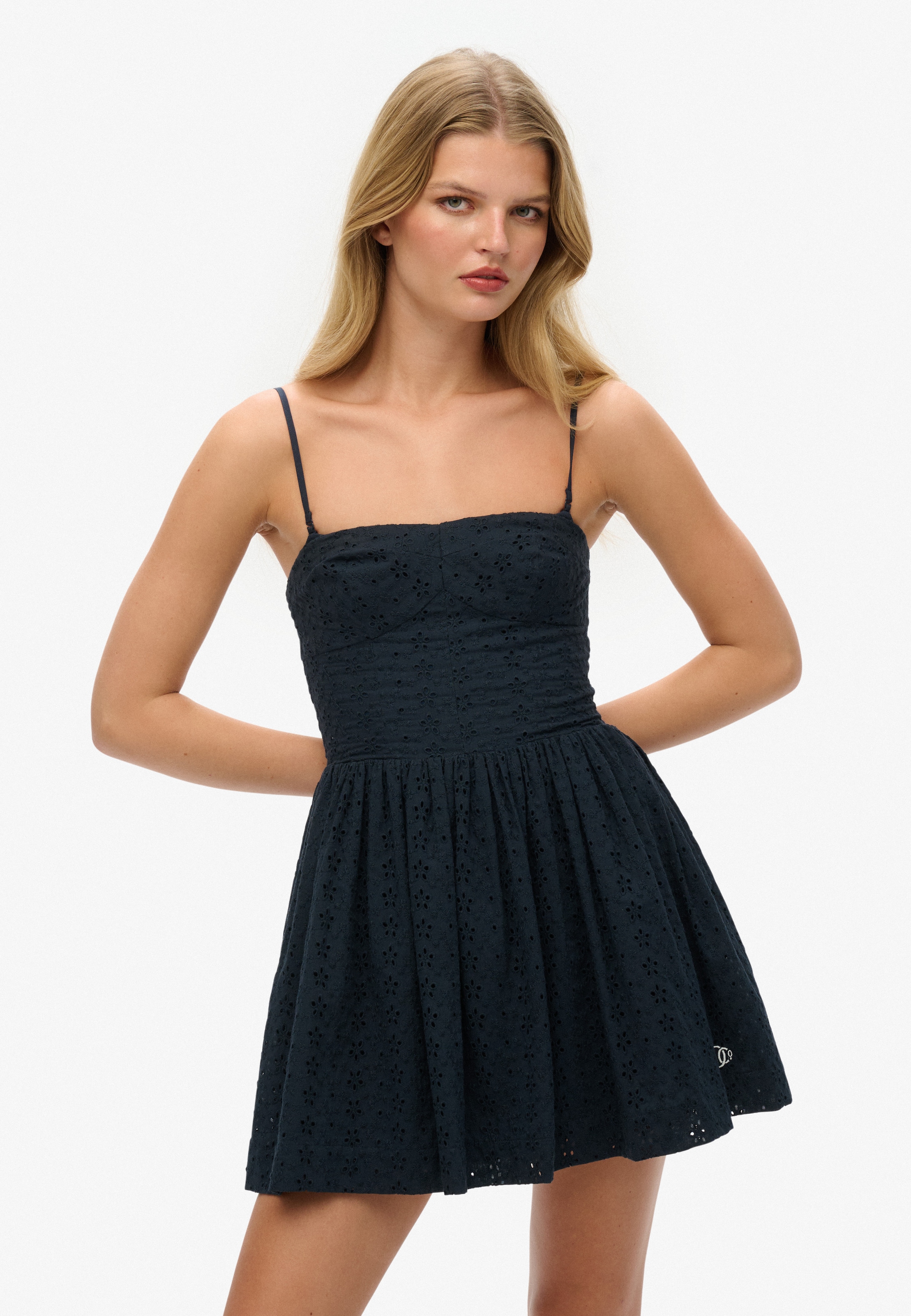 Image of Superdry Sommerkleid "BRODERIE CAMI MINI DRESS" mit schöner Lochstickerei