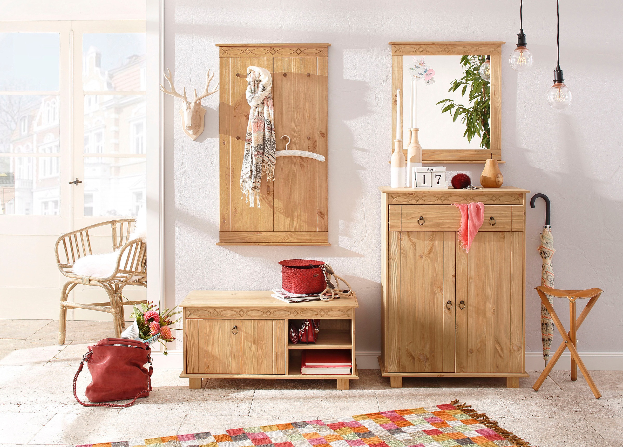 Home affaire Garderobenpaneel »Indra«, aus massiver Kiefer, FSC®, 8 Haken, dezentes Ornament