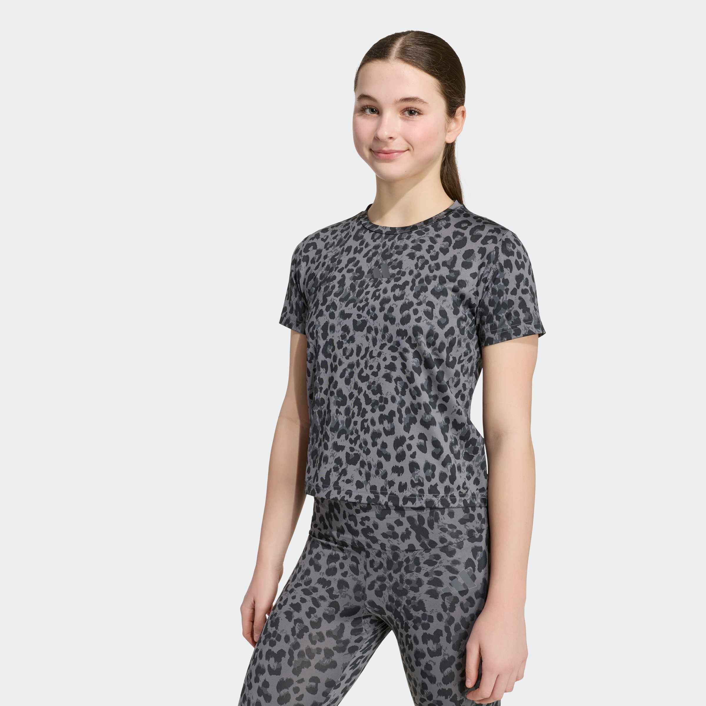 Image of adidas Sportswear T-Shirt "SAISONALES SPORT-, ANIMALPRINT" für Kinder, mit Rundhalsausschnitt, ohne Verschluss, aus Polyester