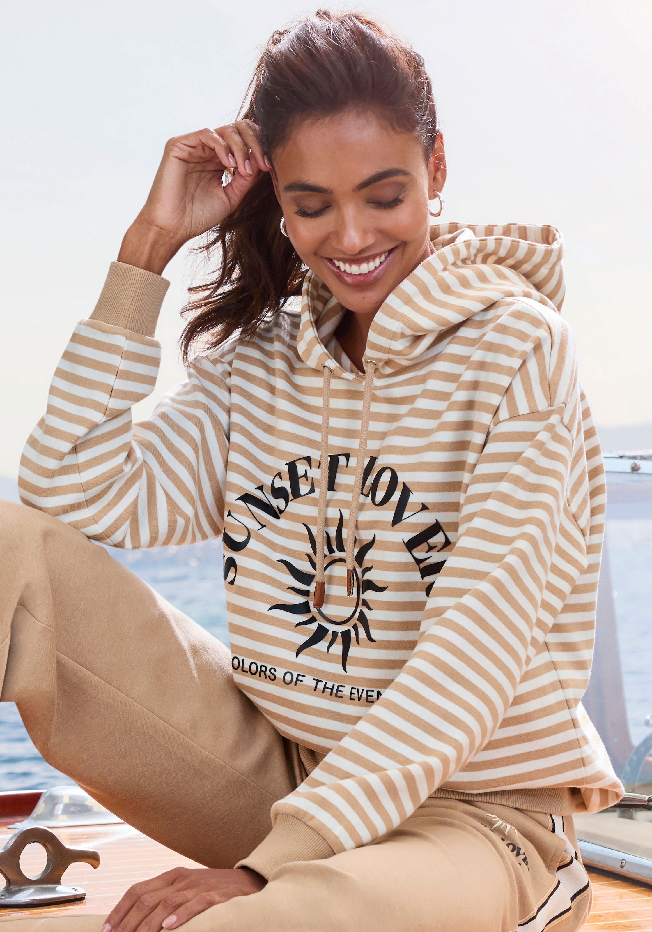 H.I.S Kapuzenpullover im Streifenlook mit grossen Print, Loungewear