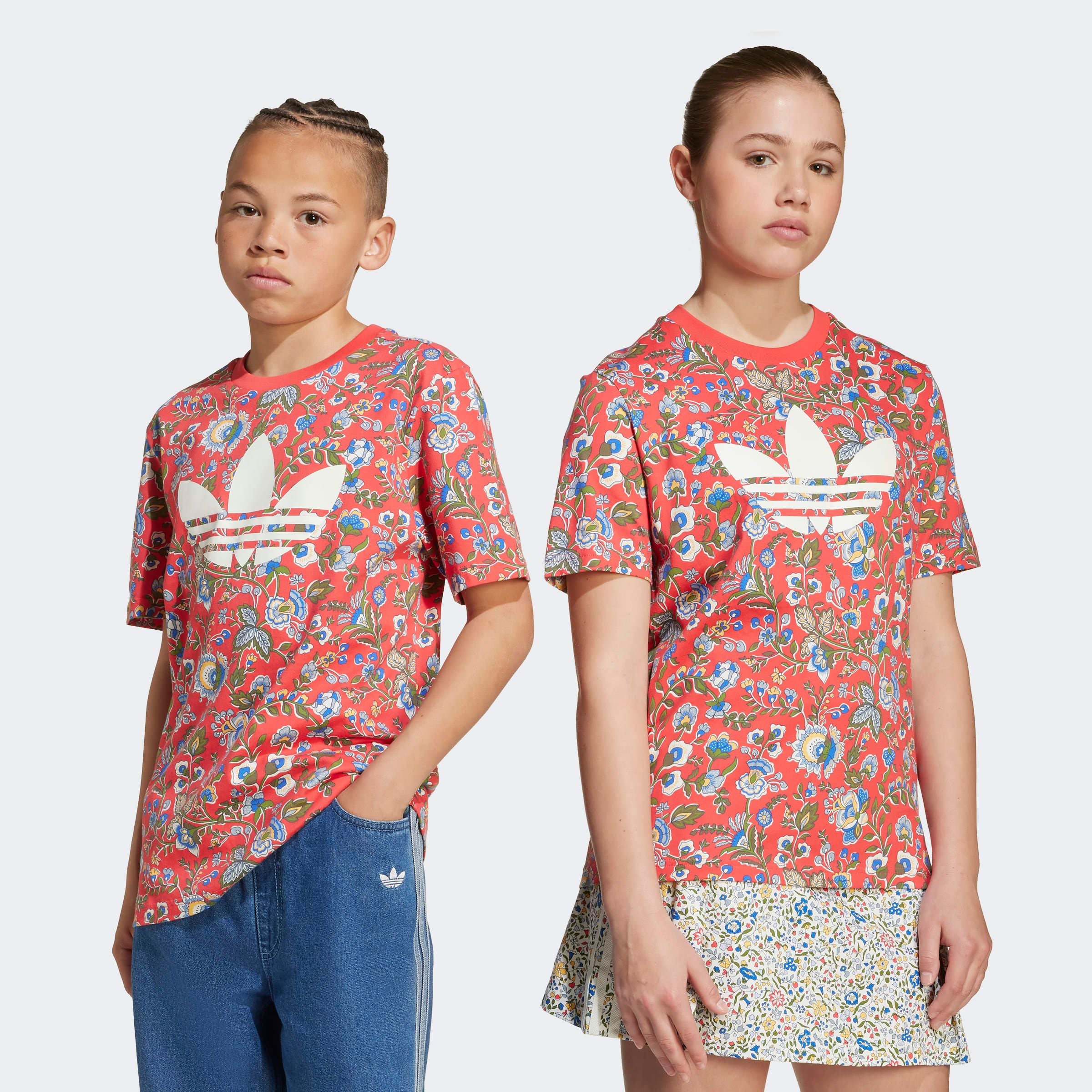 Image of adidas Originals T-Shirt "ADIDAS ORIGINALS X LIBERTY LONDON KIDS" lockerer Schnitt, mit Rundhalsausschnitt, mit Allover-Print