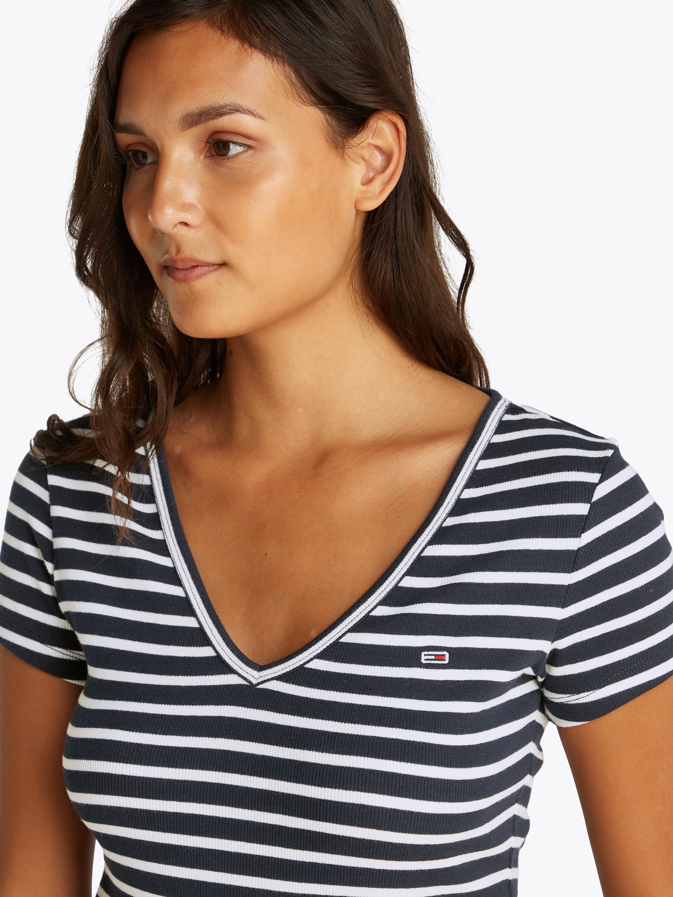 Tommy Jeans Kurzarmshirt »TJW SLIM ESSENTIAL RIB V SS«, in gerippter Struktur
