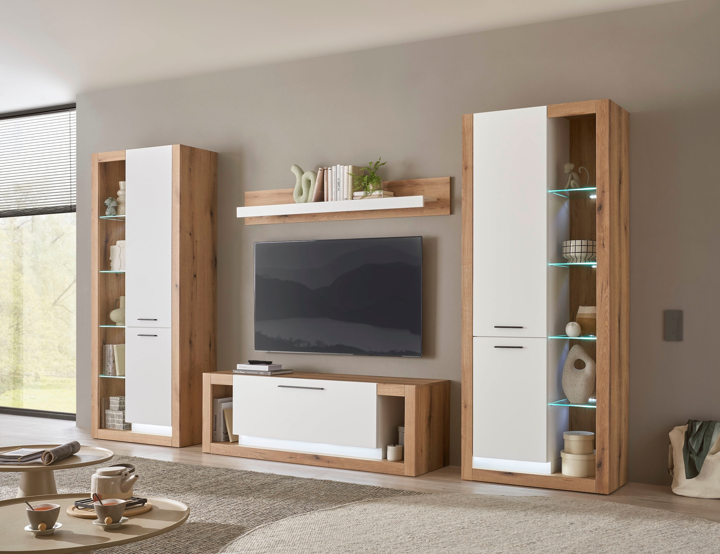 INOSIGN Wohnwand »Brixen, moderne Anbauwand, Wohnzimmer-Set, Eiche Evoke Dekor mit Weiss«, (Set, 4 St.), enthält Stauraumelemente, Lowboard und Wandboard