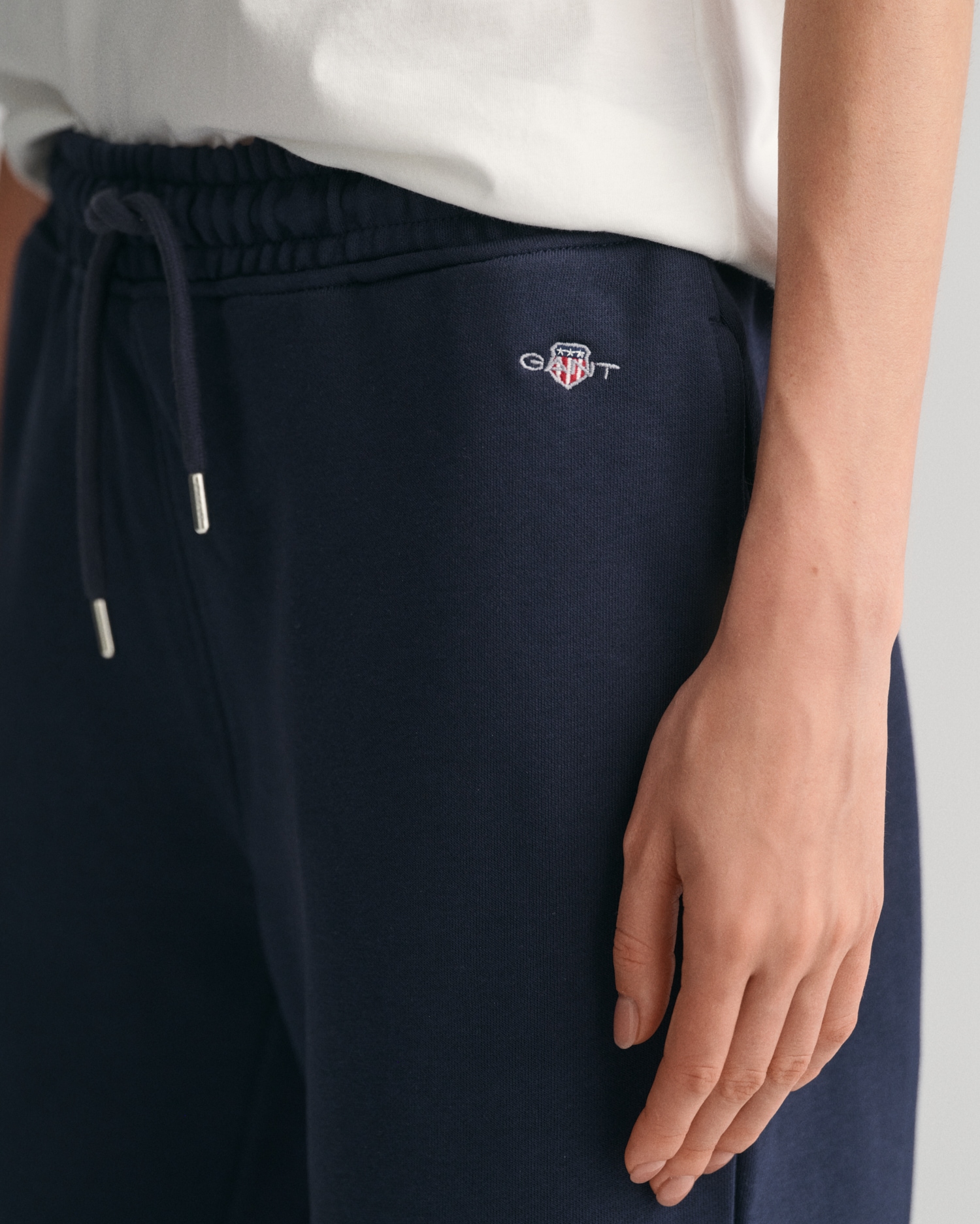 Gant Sweathose »REL SHIELD SWEATPANTS«, mit Logostickerei