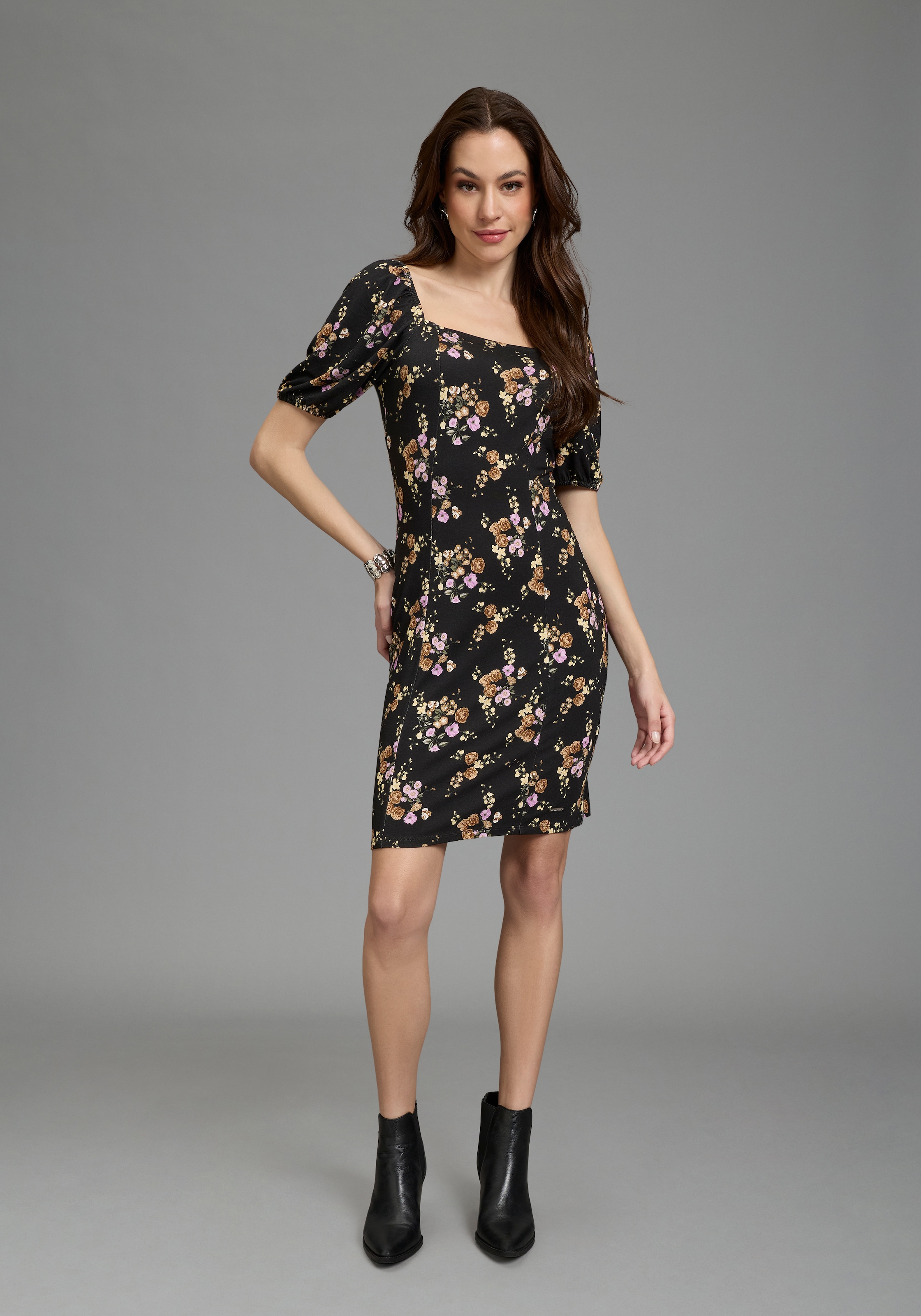 Bruno Banani Sommerkleid mit geblümter Optik, aus Jersey, elastische Viskosemischung