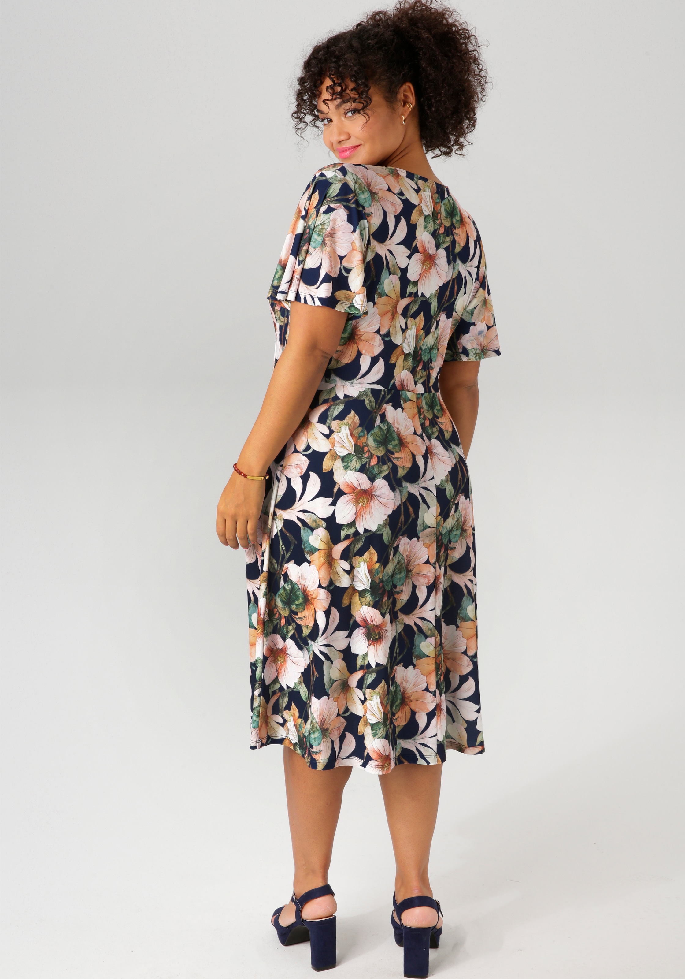 Aniston PLUS Jerseykleid, mit V-Ausschnitt in Wickeloptik