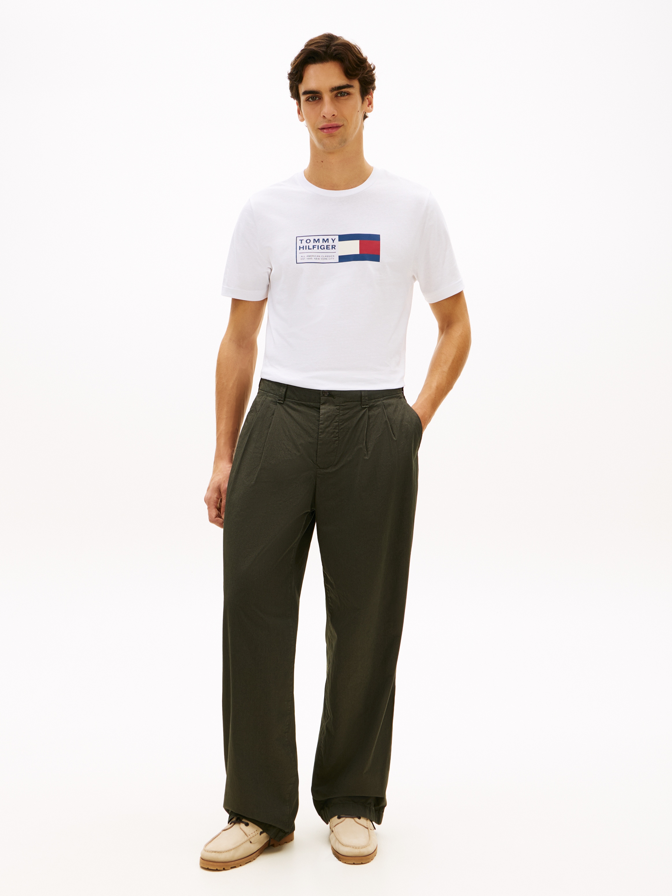 Tommy Hilfiger T-shirt »BRAND LOVE TEXT BOX« regular fit, gerippter Rundhals