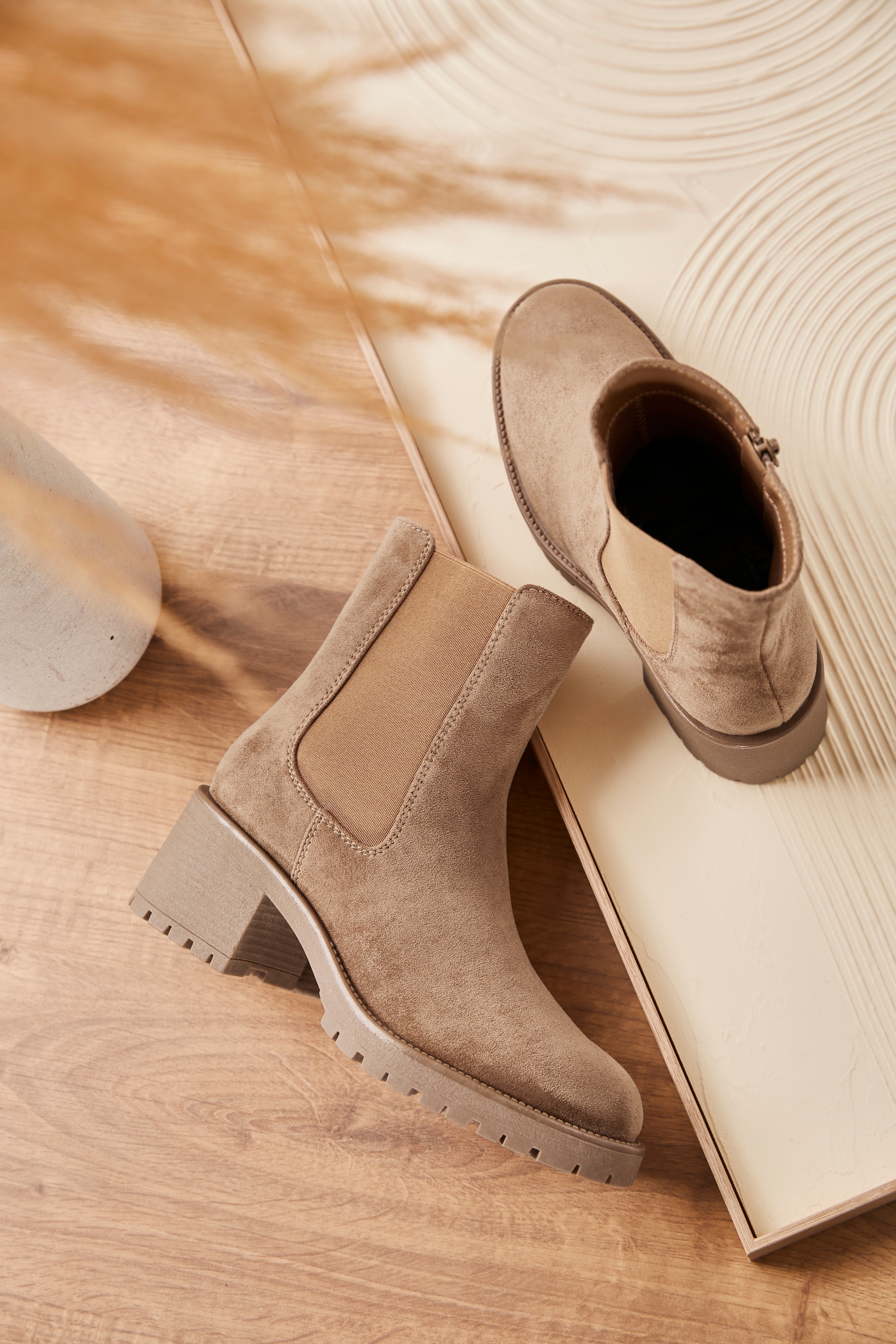 Aniston SHOES Chelseaboots  Stiefelette mit Reissverschluss und Stretcheinsatz
