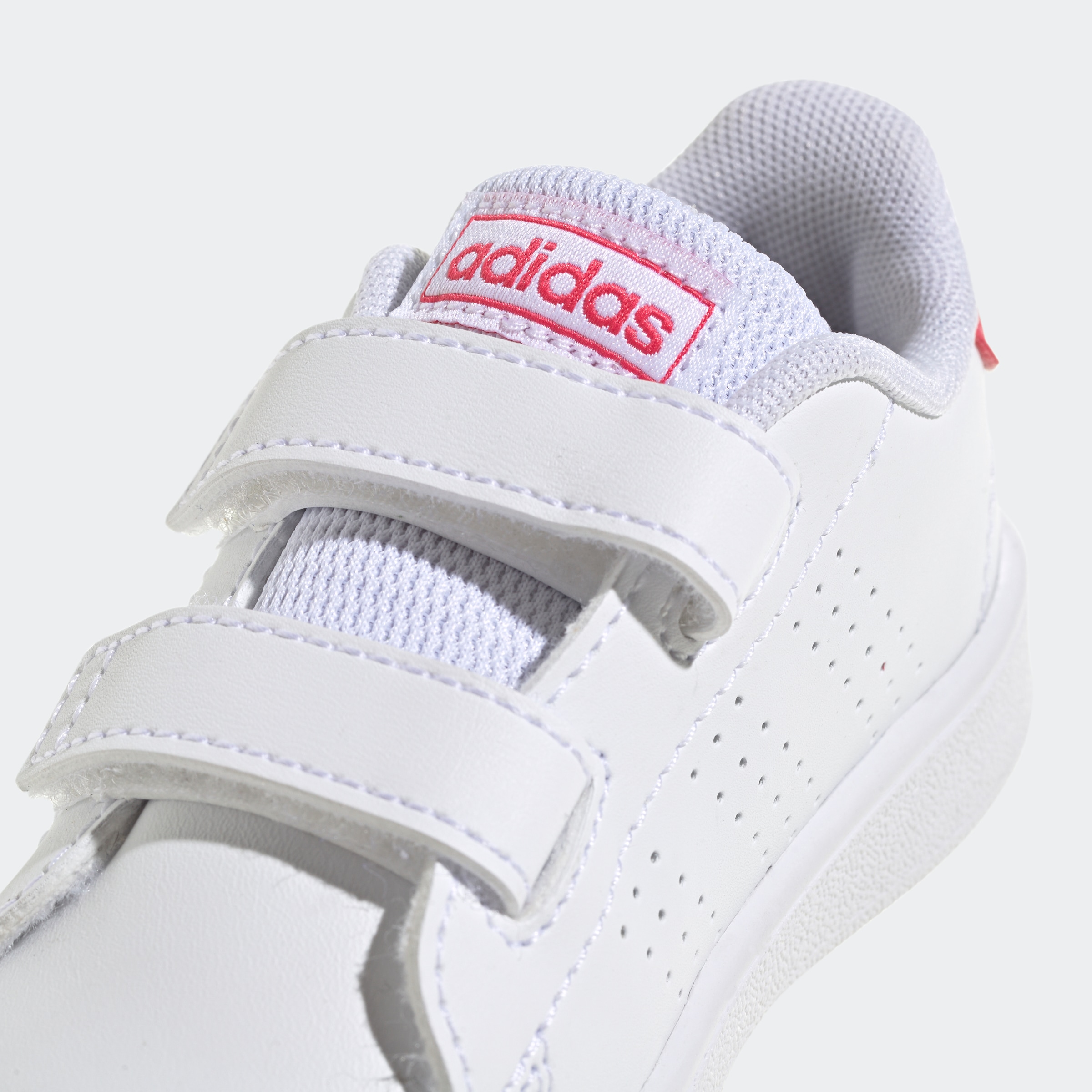 adidas Sportswear Sneakers »ADVANTAGE LIFESTYLE COURT TWO HOOK-AND-LOOP«  Design auf den Spuren des adidas Stan Smith