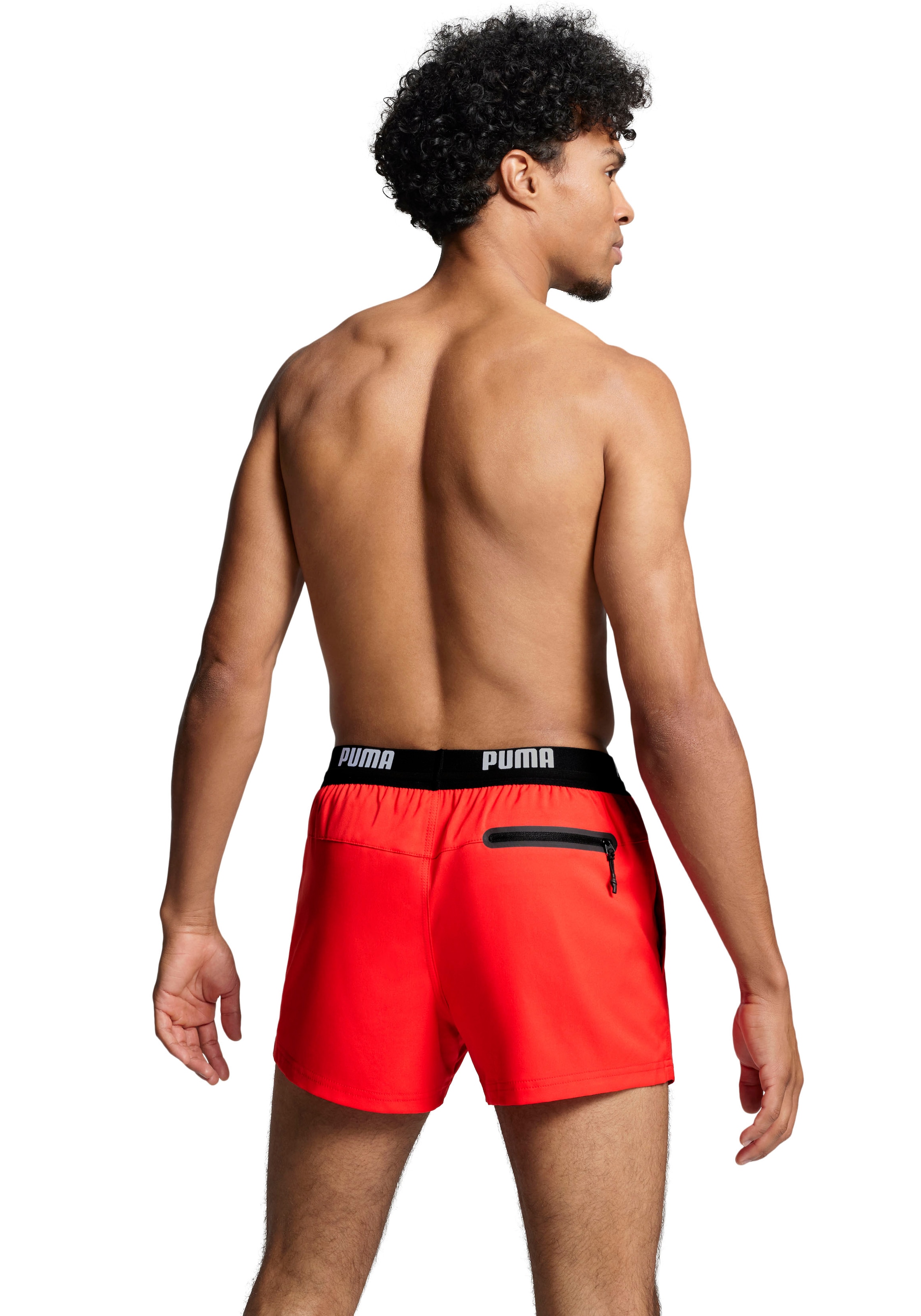 PUMA Badeshorts »PUMA SWIM MEN LOGO SHORT LENGTH SWIM SHORTS«, Seitentaschen, Gesässtasche mit Reissverschluss, Kordelzug